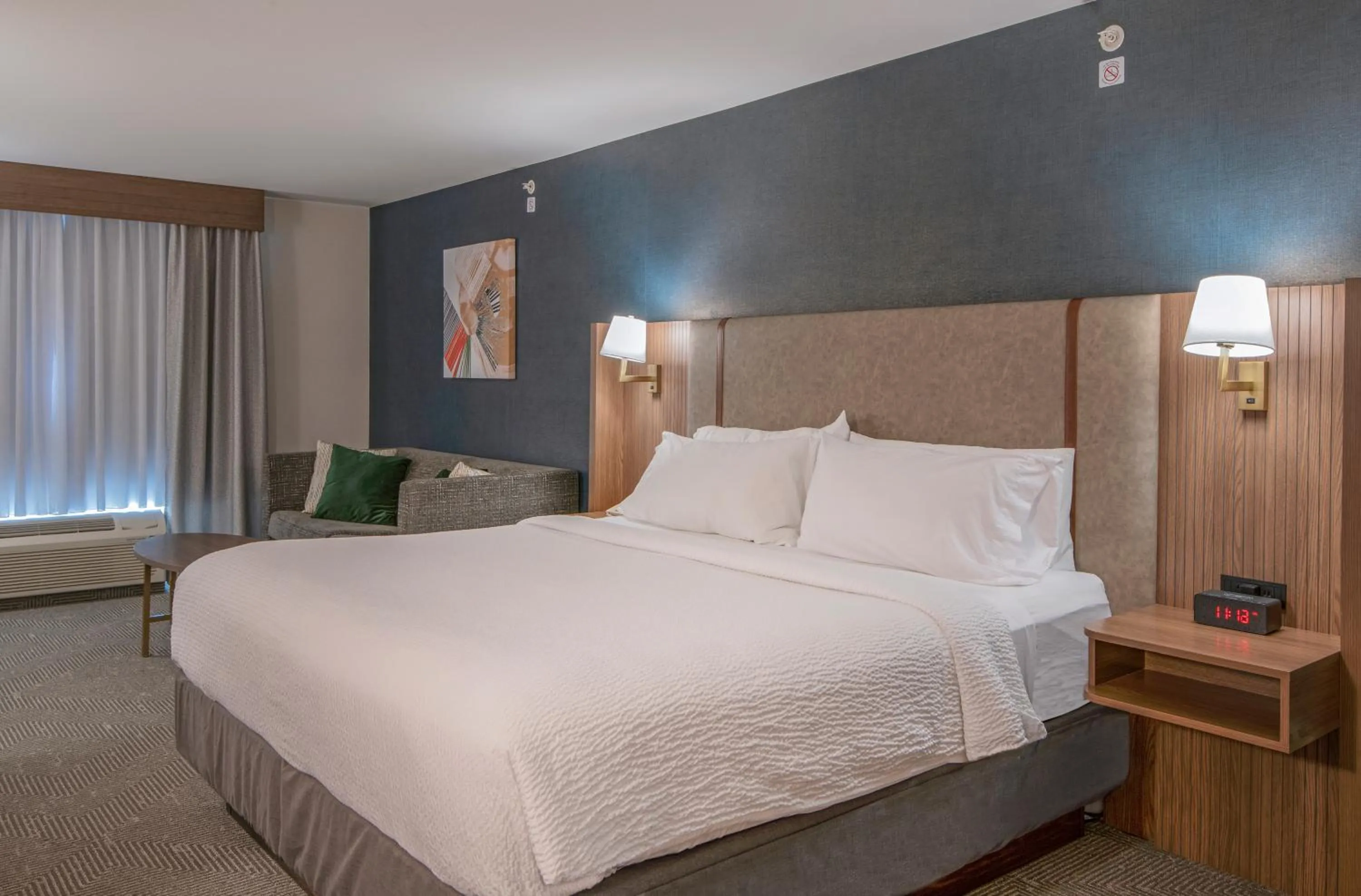 Bed in Holiday Inn Hotel and Suites-Kamloops by IHG