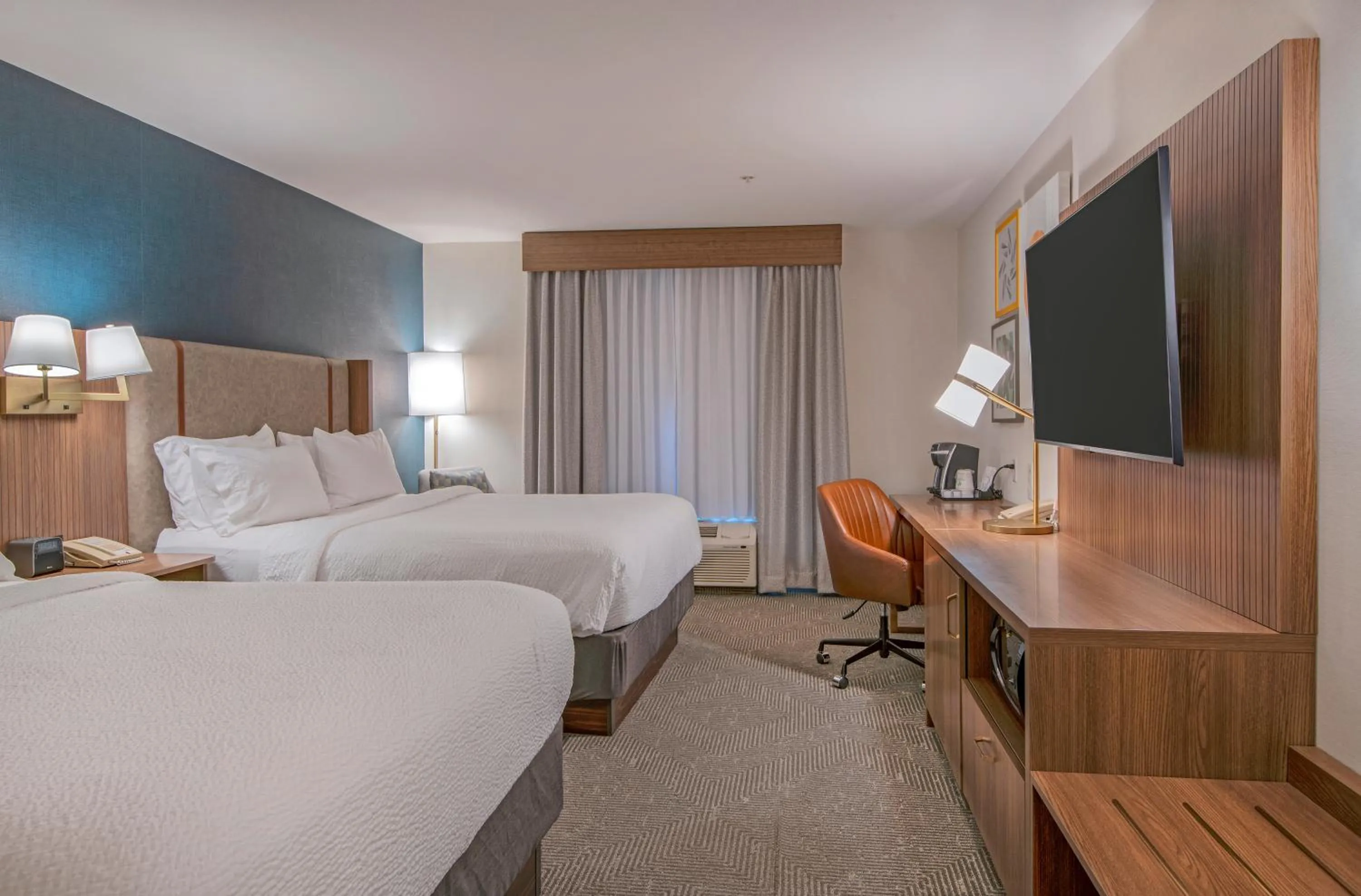 Bed in Holiday Inn Hotel and Suites-Kamloops by IHG