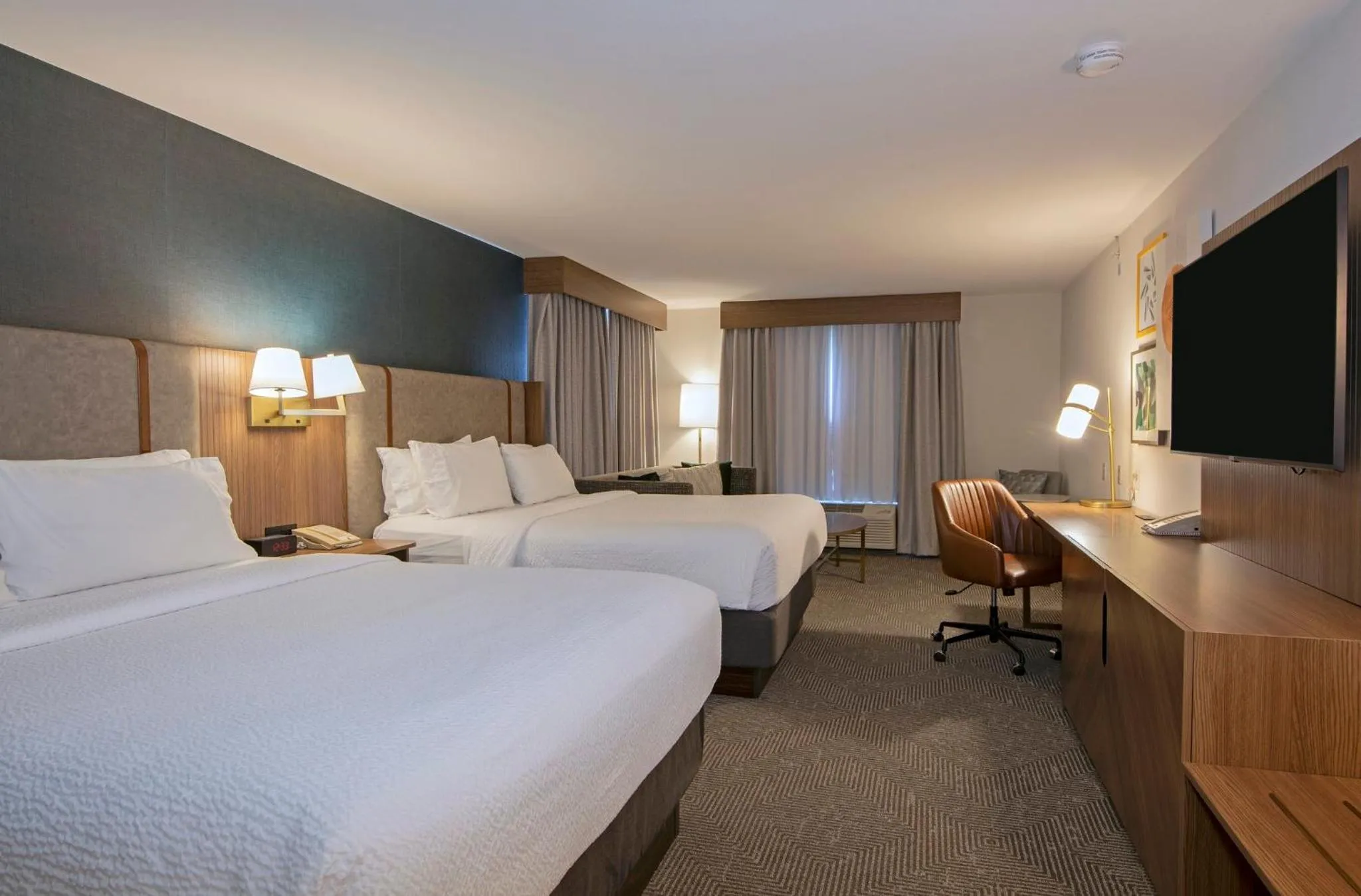 Photo of the whole room, Bed in Holiday Inn Hotel and Suites-Kamloops by IHG