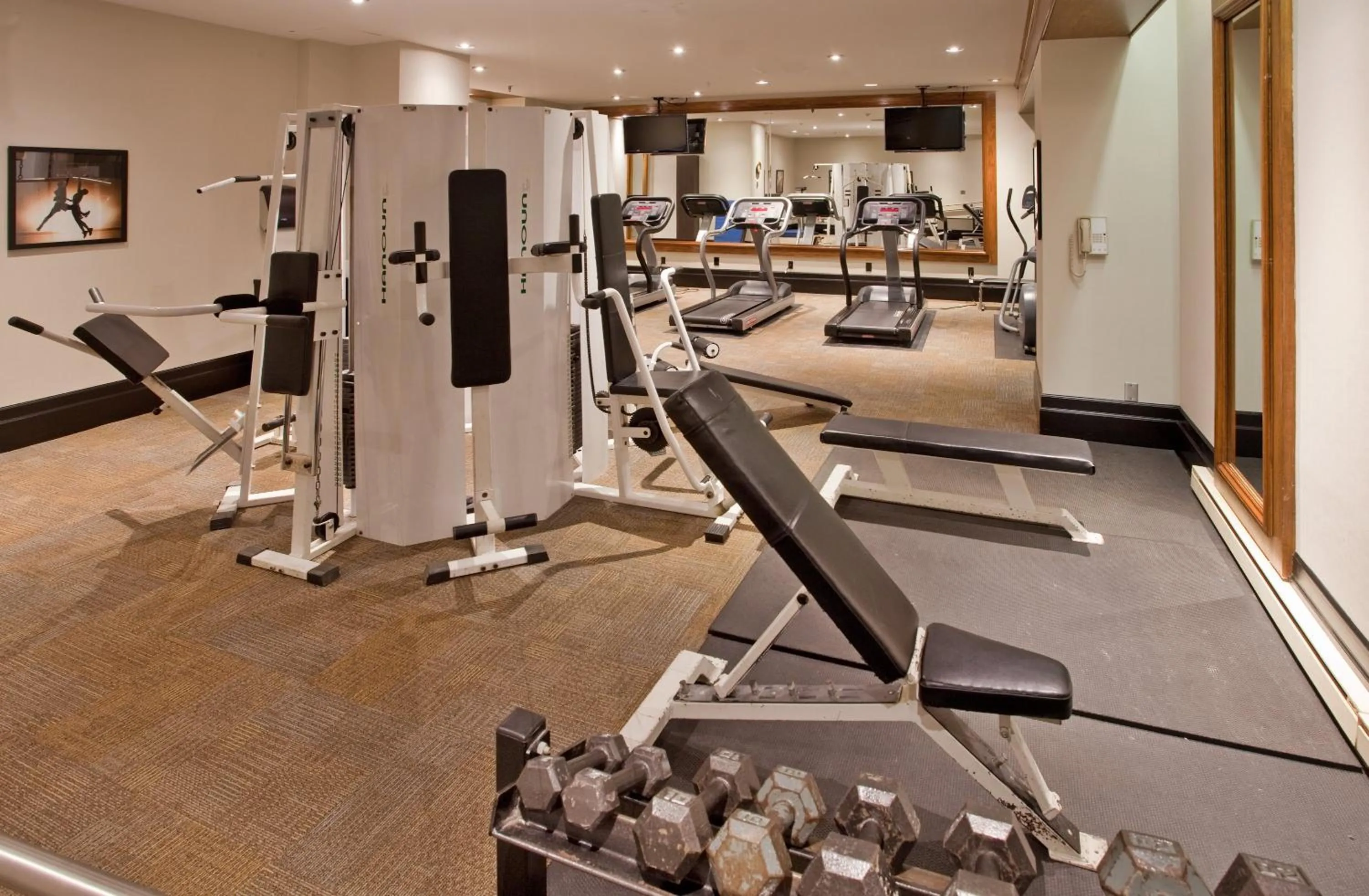 Fitness centre/facilities in Hotel Chateauneuf Gatineau-Ottawa
