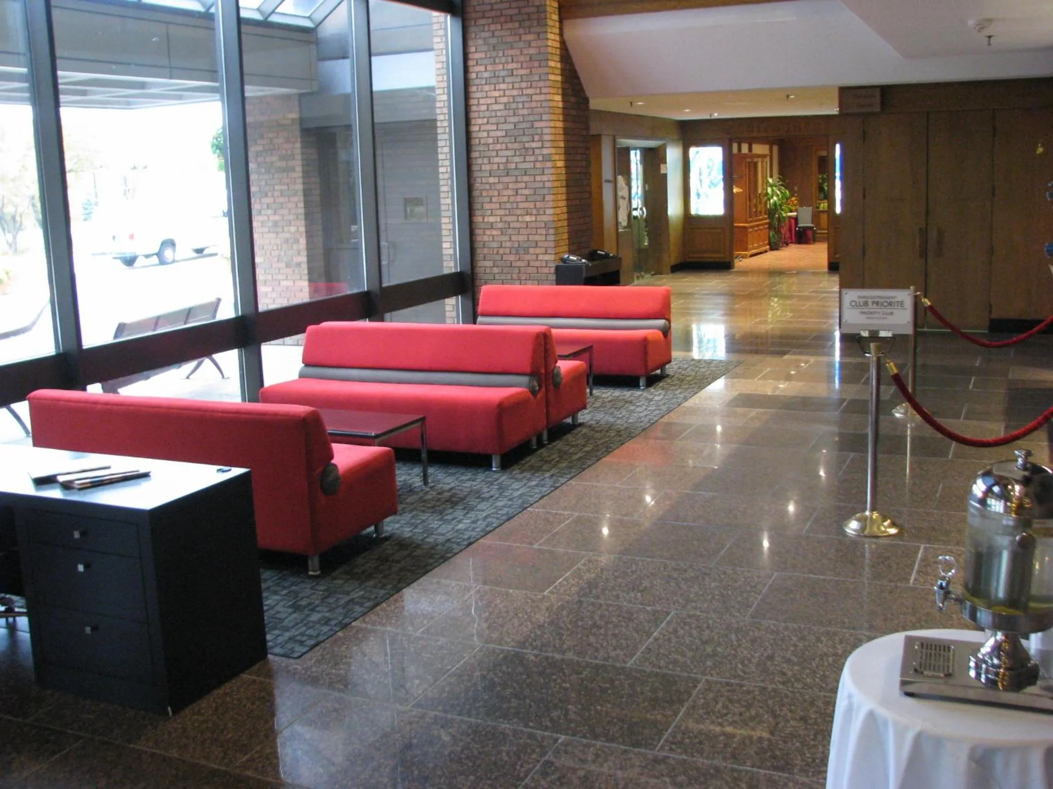 Lobby or reception in Hotel Chateauneuf Gatineau-Ottawa