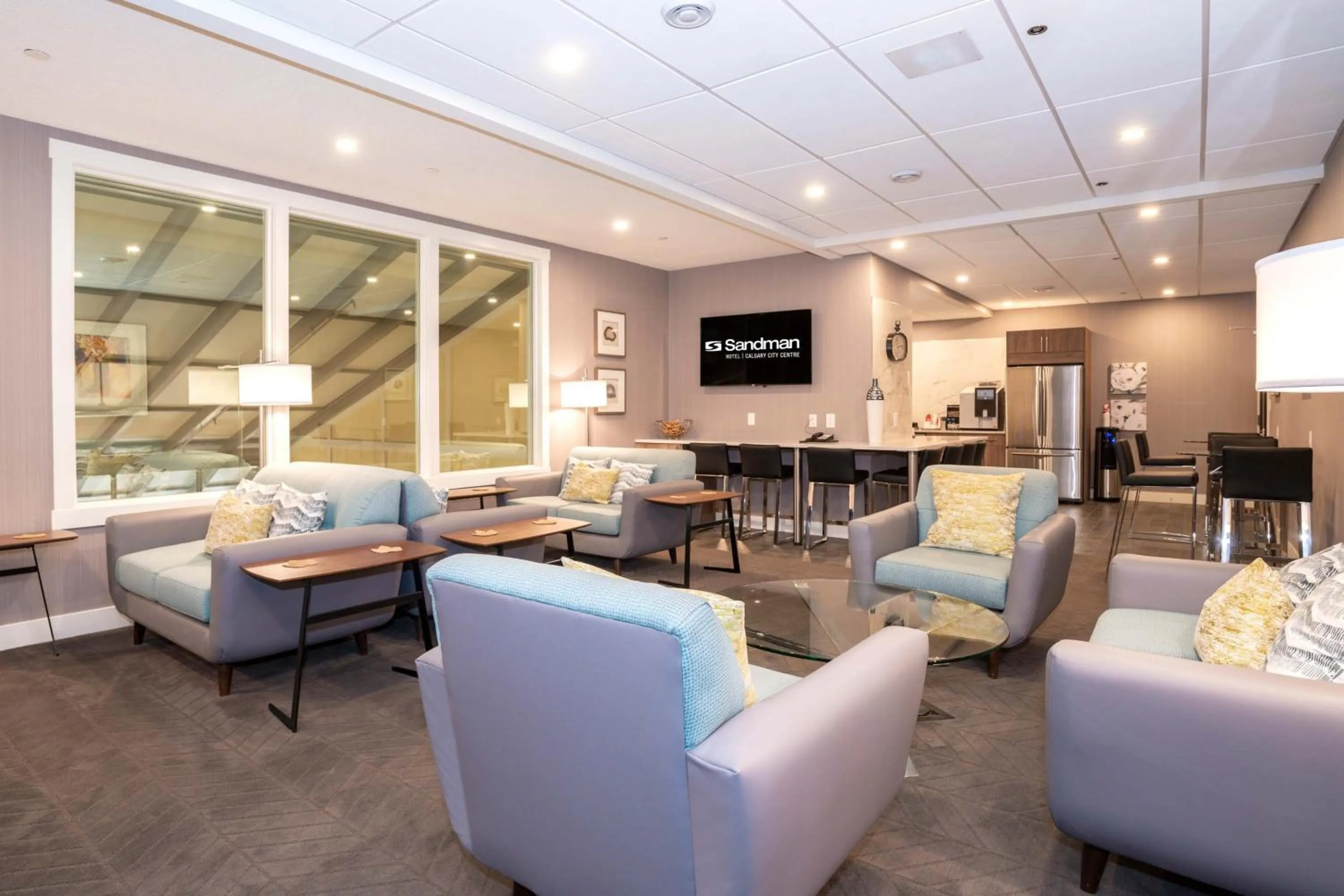 Lobby or reception in Sandman Signature Calgary Downtown Hotel