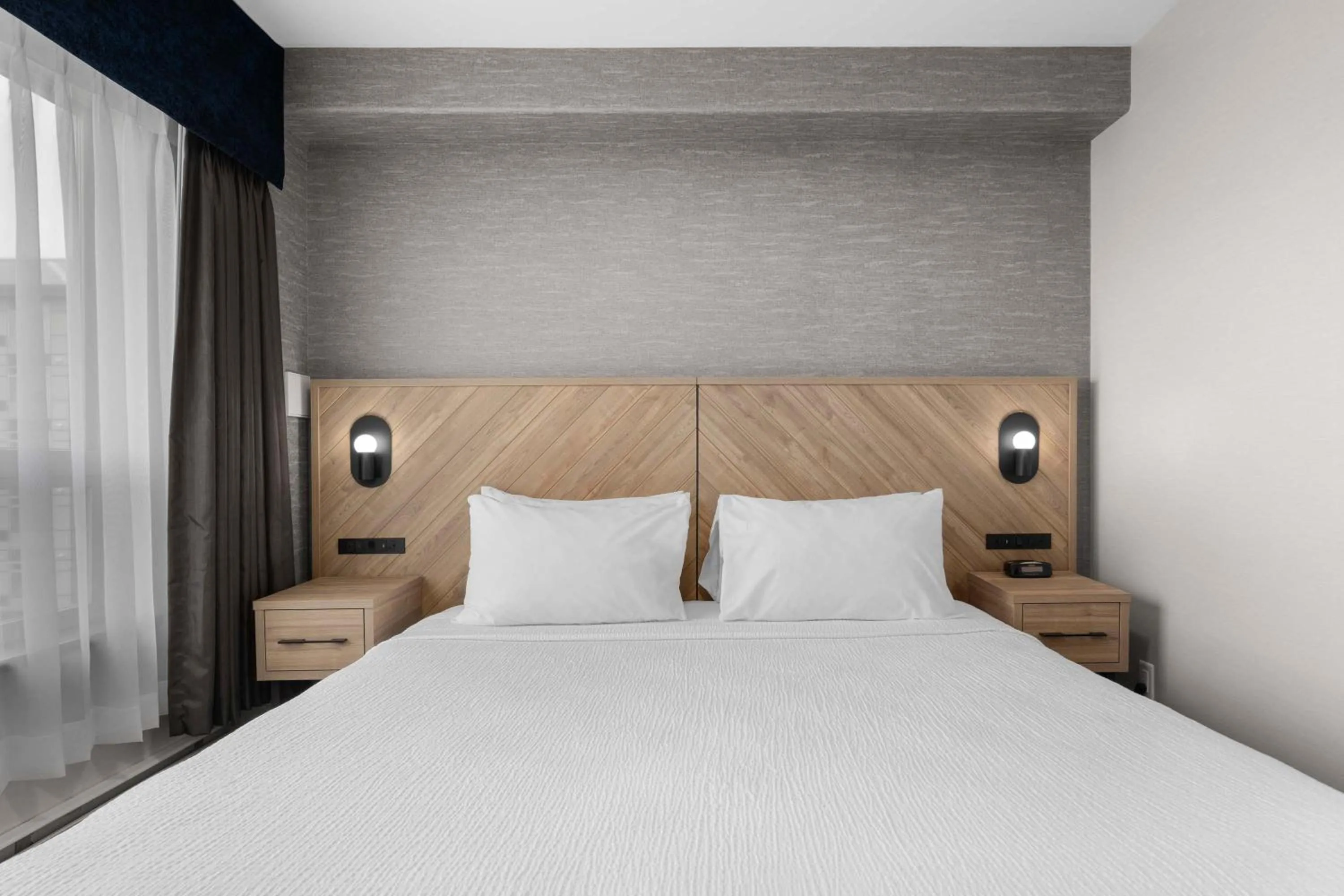 Photo of the whole room, Bed in Sandman Hotel Calgary Airport