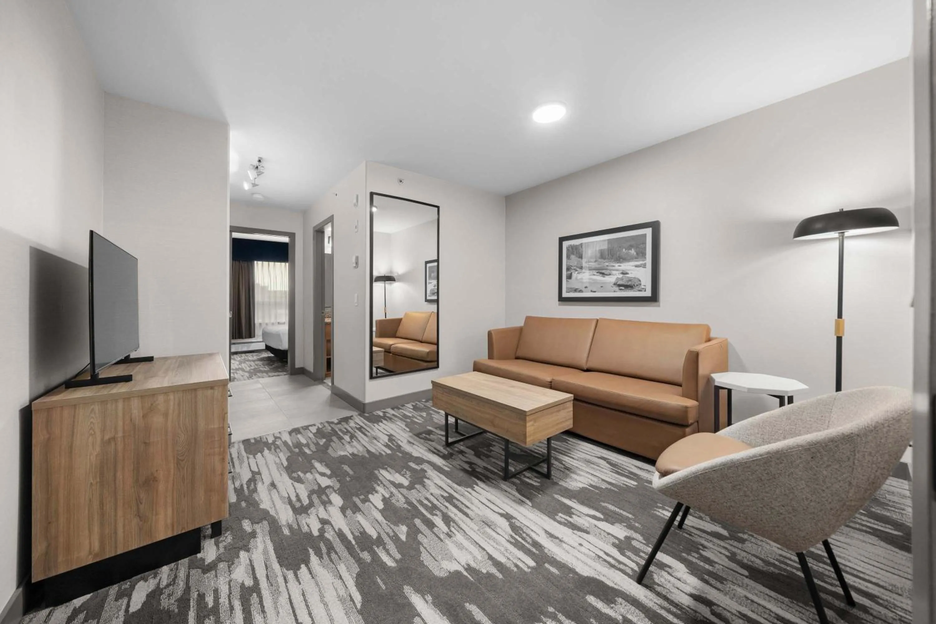 Living room, Bed in Sandman Hotel Calgary Airport