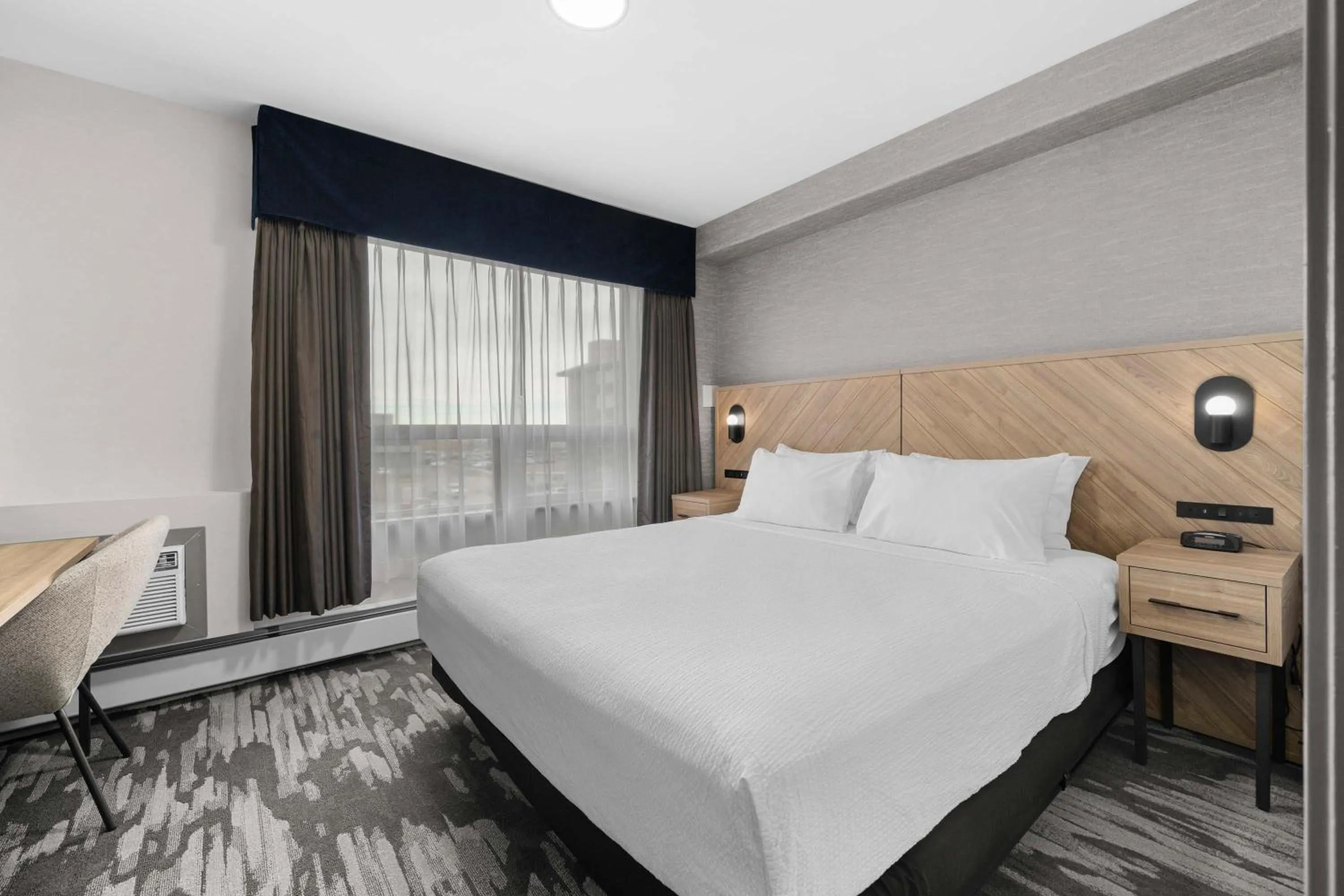 Photo of the whole room, Bed in Sandman Hotel Calgary Airport