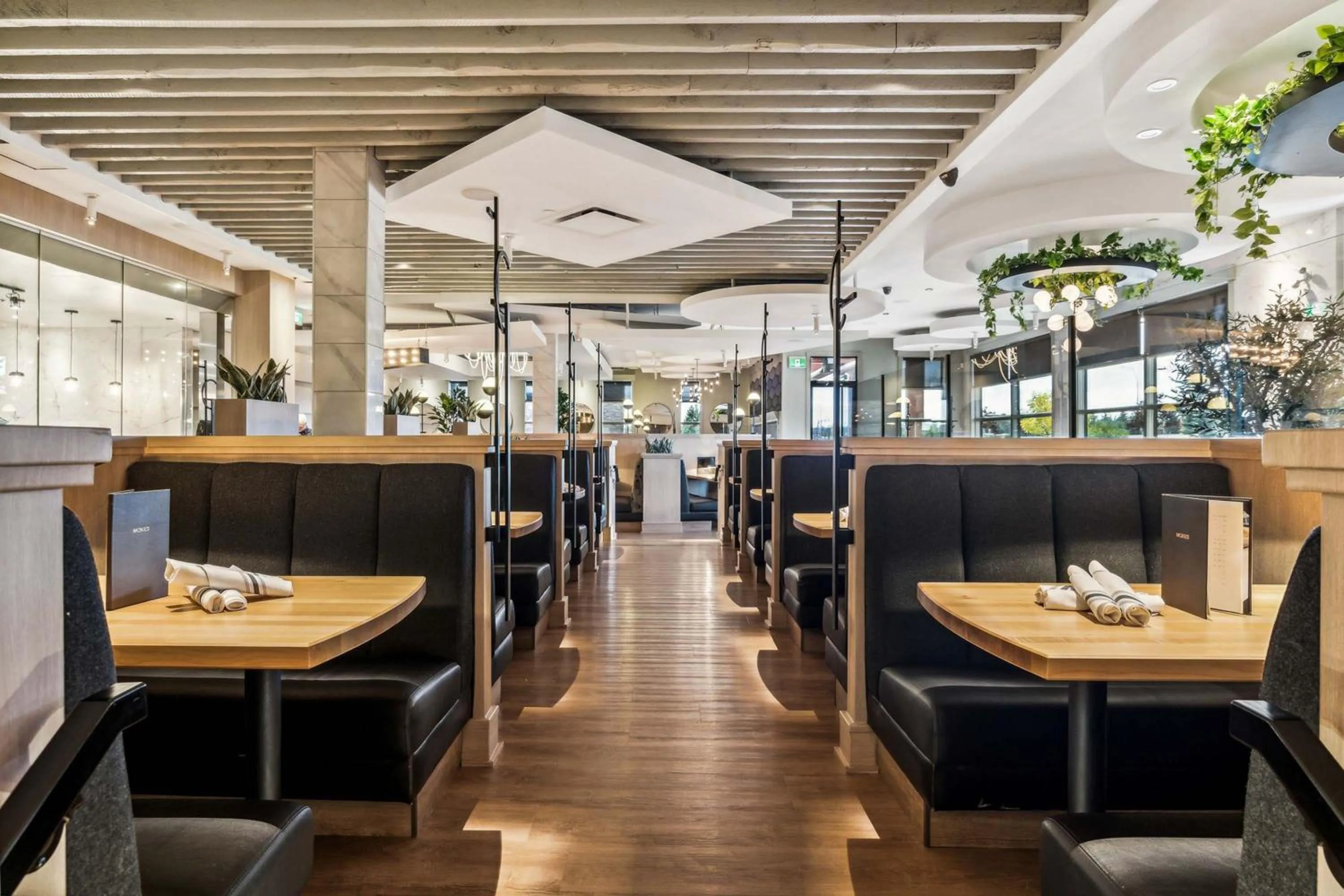 Restaurant/places to eat in Sandman Hotel Calgary Airport