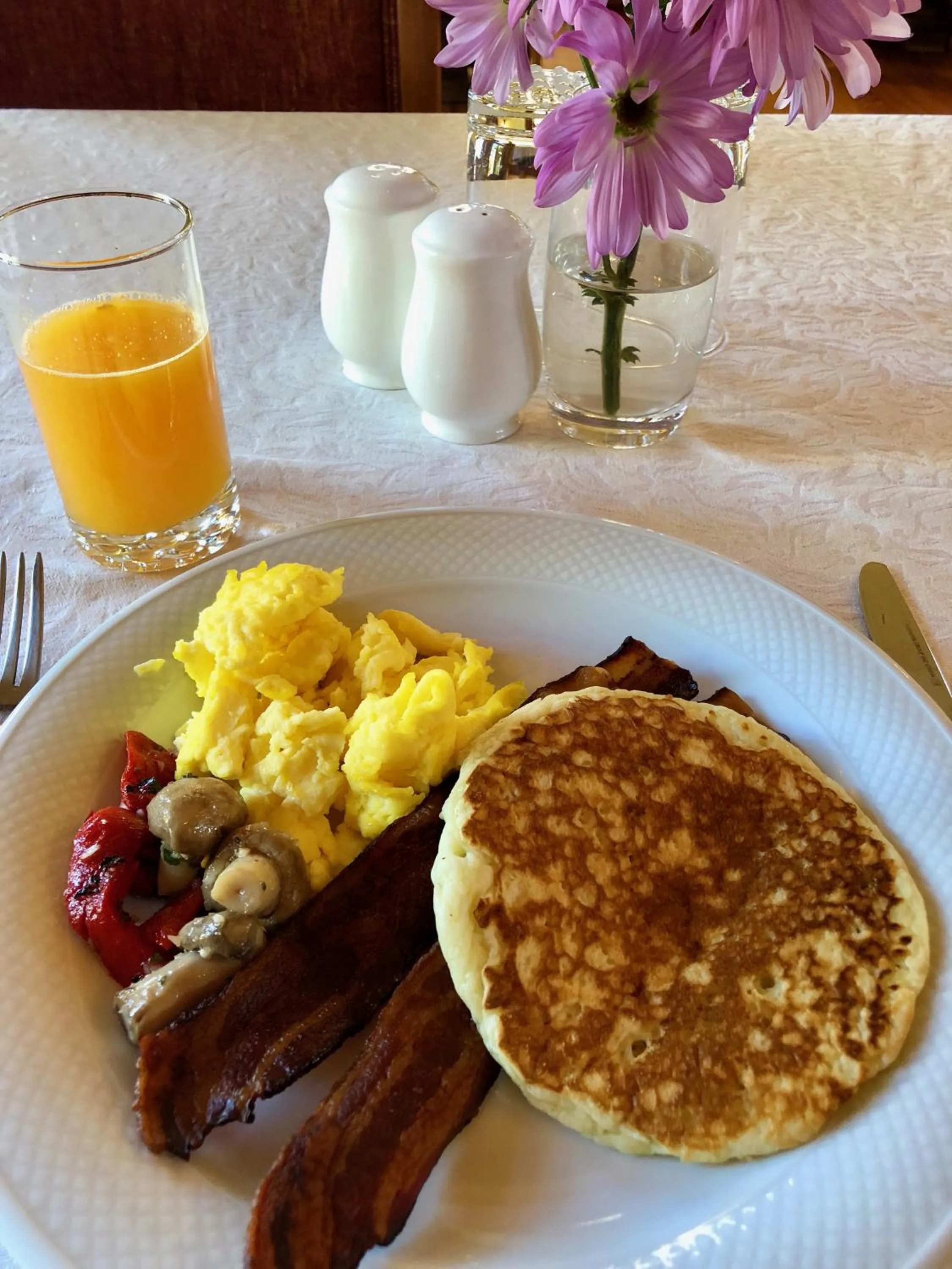 Breakfast in CaliPaso Winery & Villa