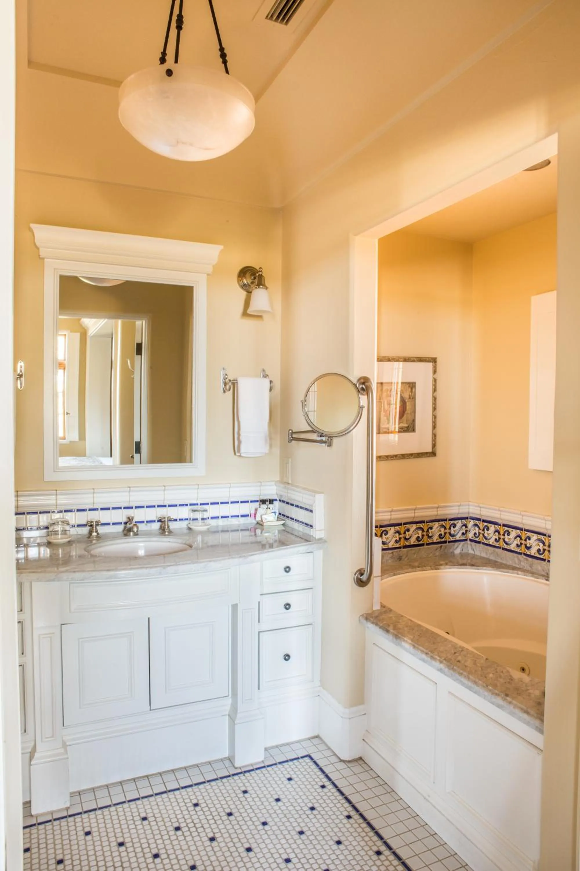 Bathroom in CaliPaso Winery & Villa