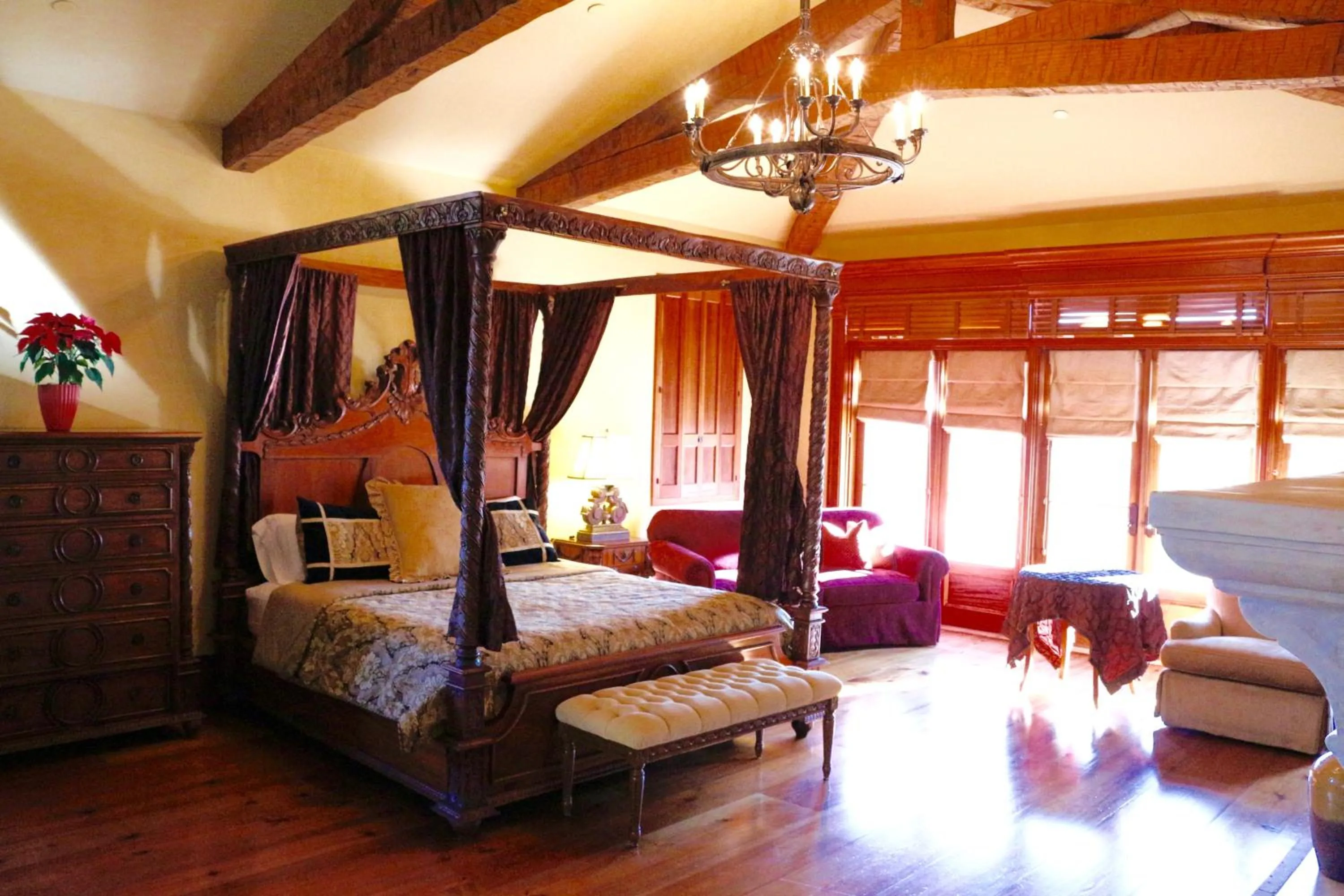 Bedroom, Bed in CaliPaso Winery & Villa