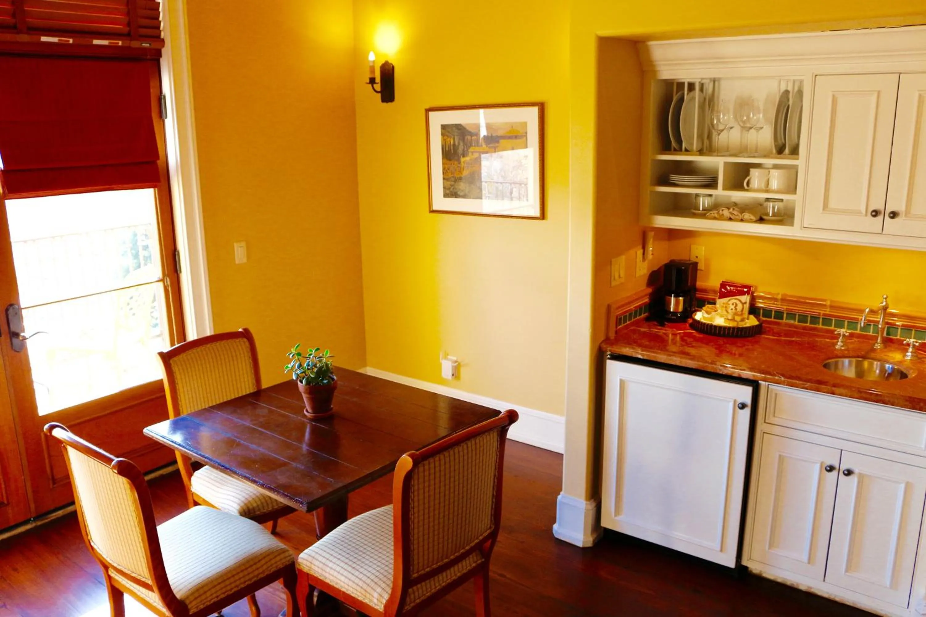 Coffee/tea facilities in CaliPaso Winery & Villa