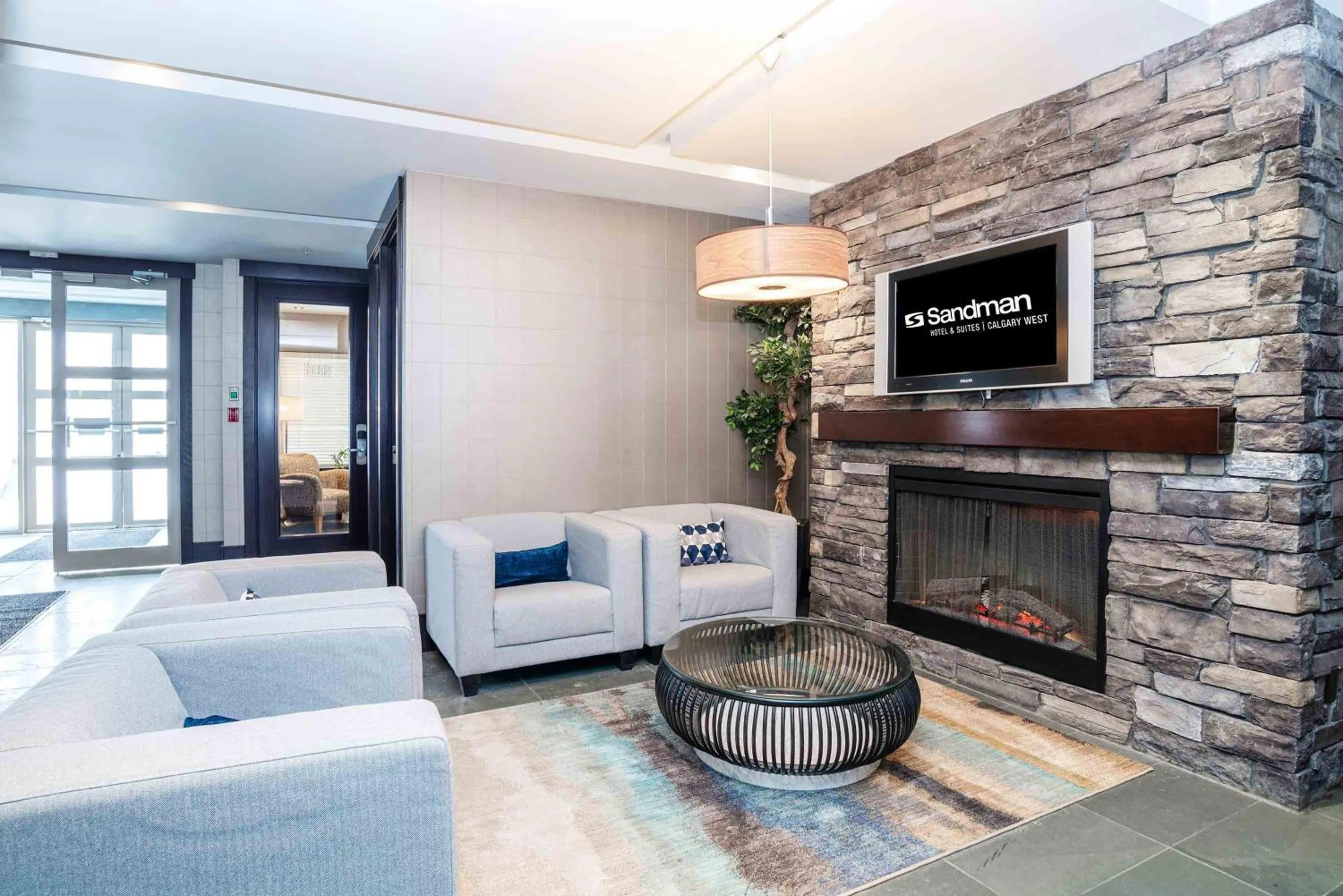 Lobby or reception, Bed in Sandman Hotel & Suites Calgary West