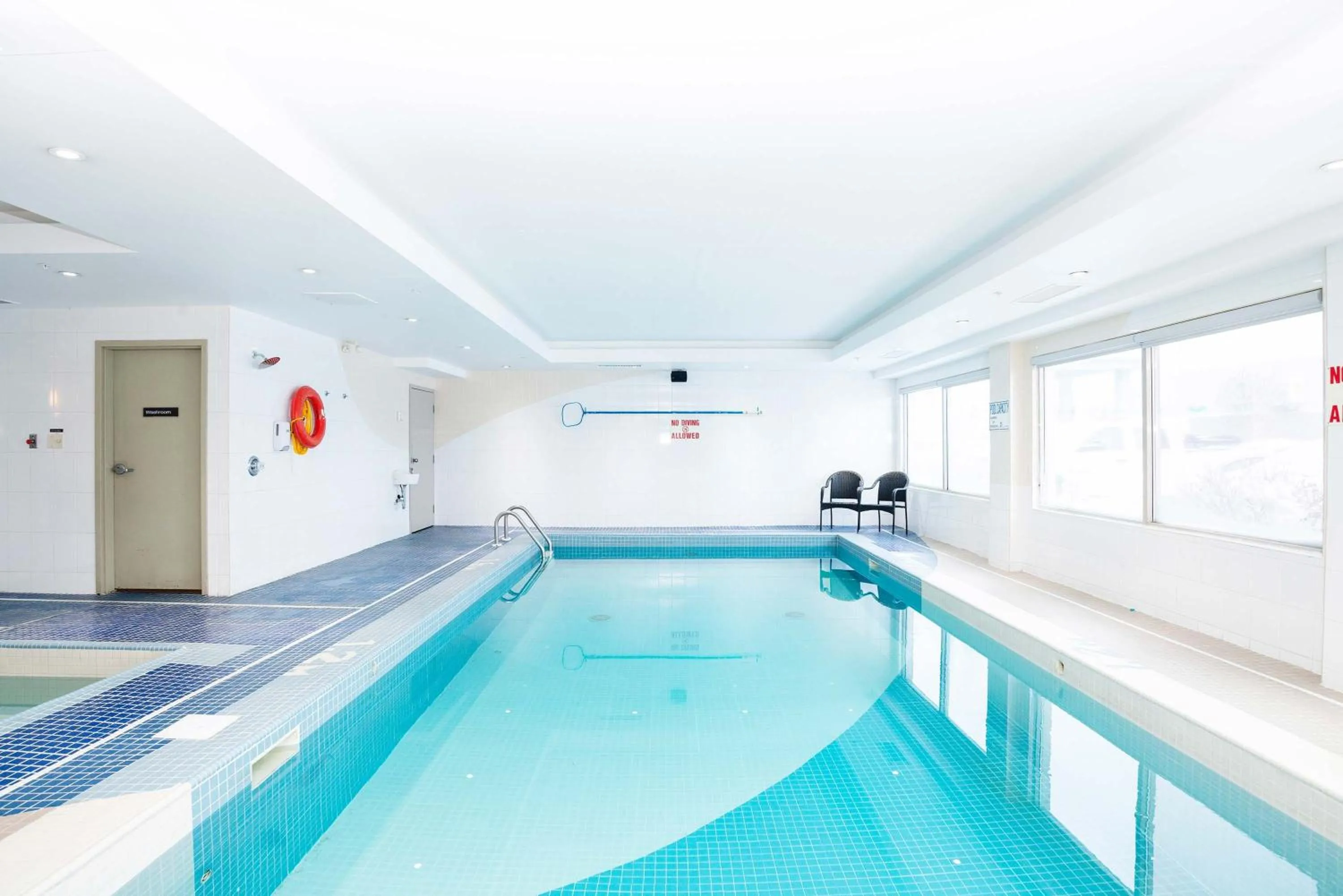 Swimming pool in Sandman Hotel & Suites Calgary West