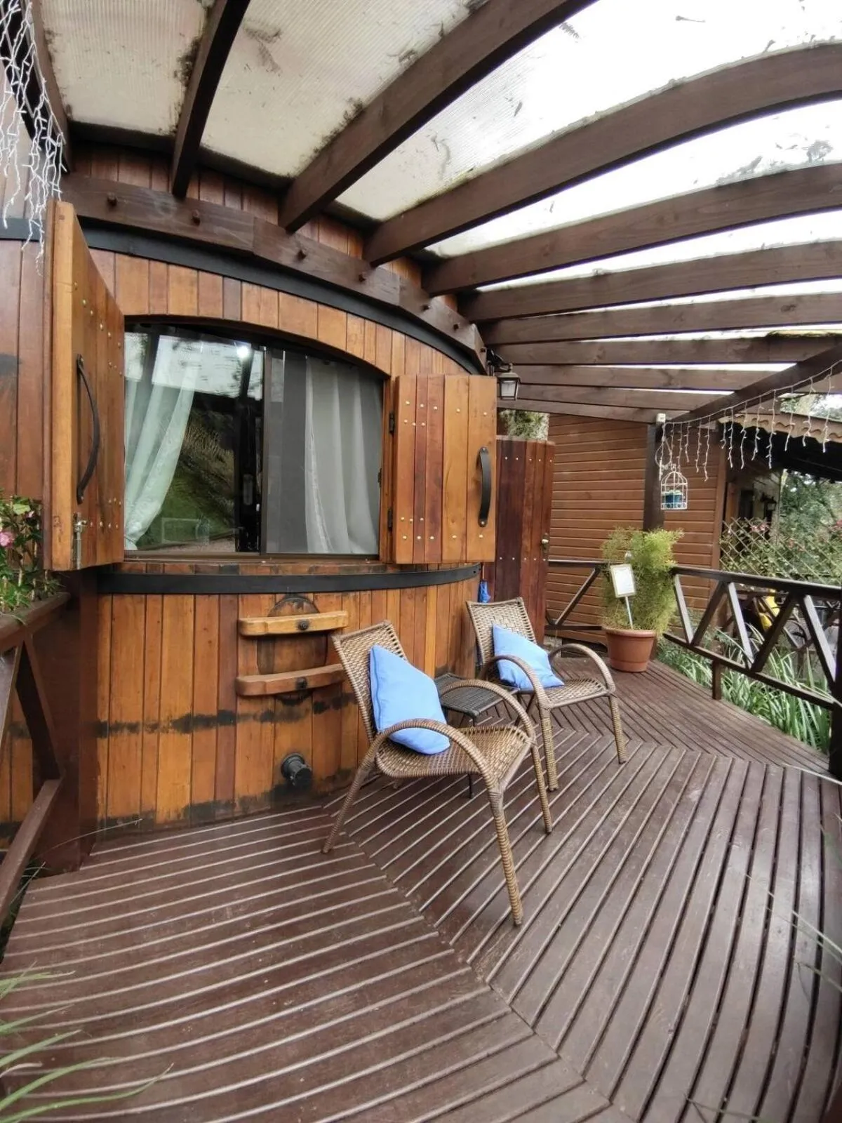 Balcony/Terrace in Chalé Temático em Pipa de Vinho - Parada da Pipa Chalés