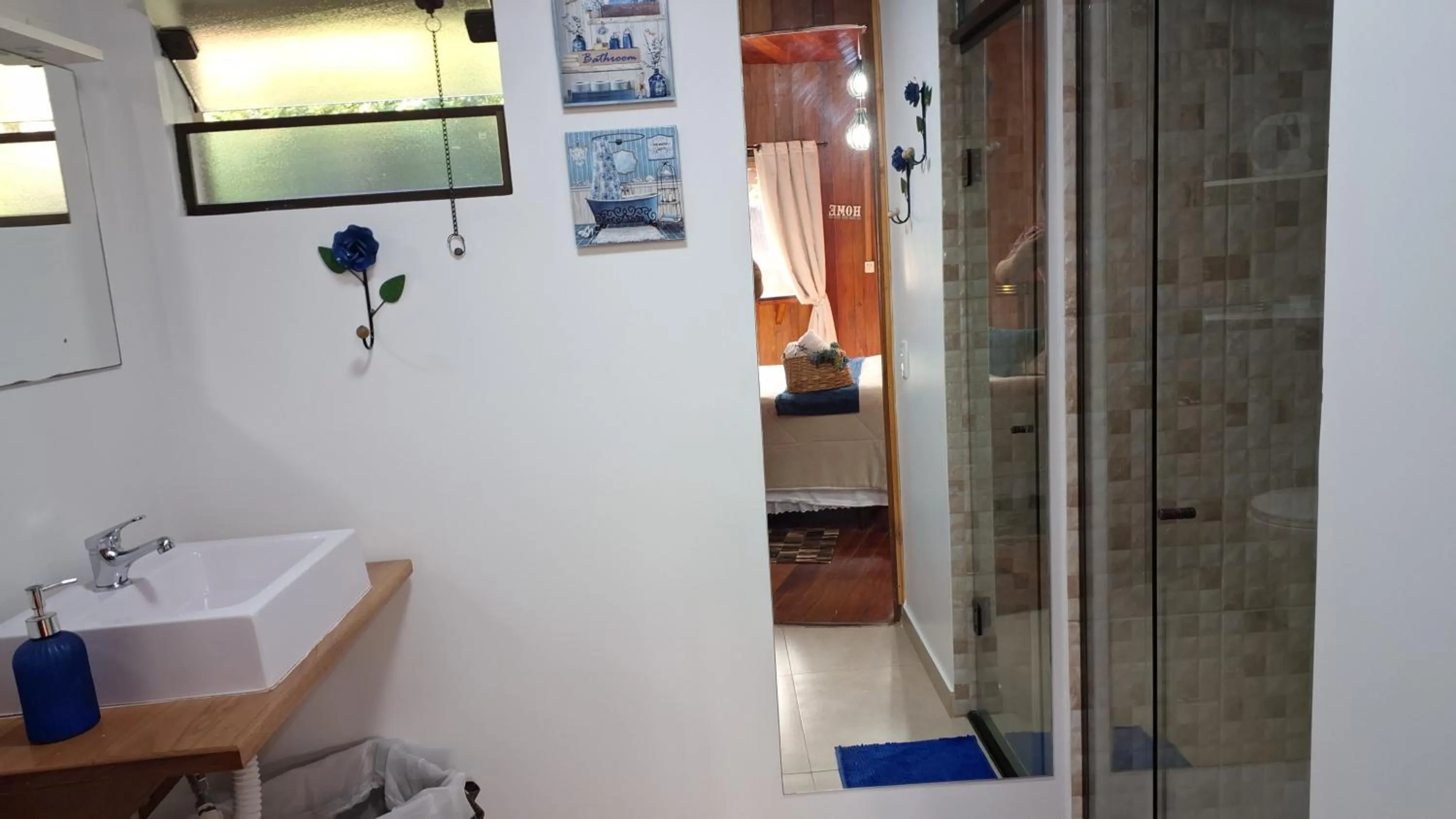 Bathroom in Chalé Temático em Pipa de Vinho - Parada da Pipa Chalés