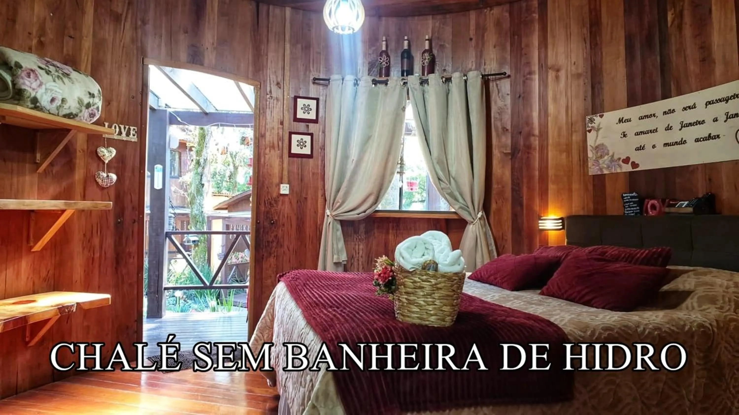 Bedroom in Chalé Temático em Pipa de Vinho - Parada da Pipa Chalés