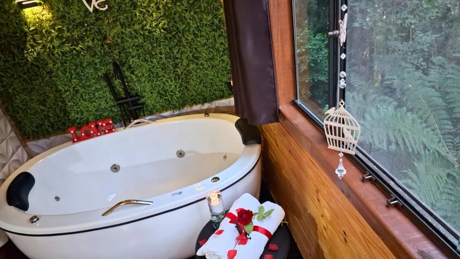 Hot Tub in Chalé Temático em Pipa de Vinho - Parada da Pipa Chalés