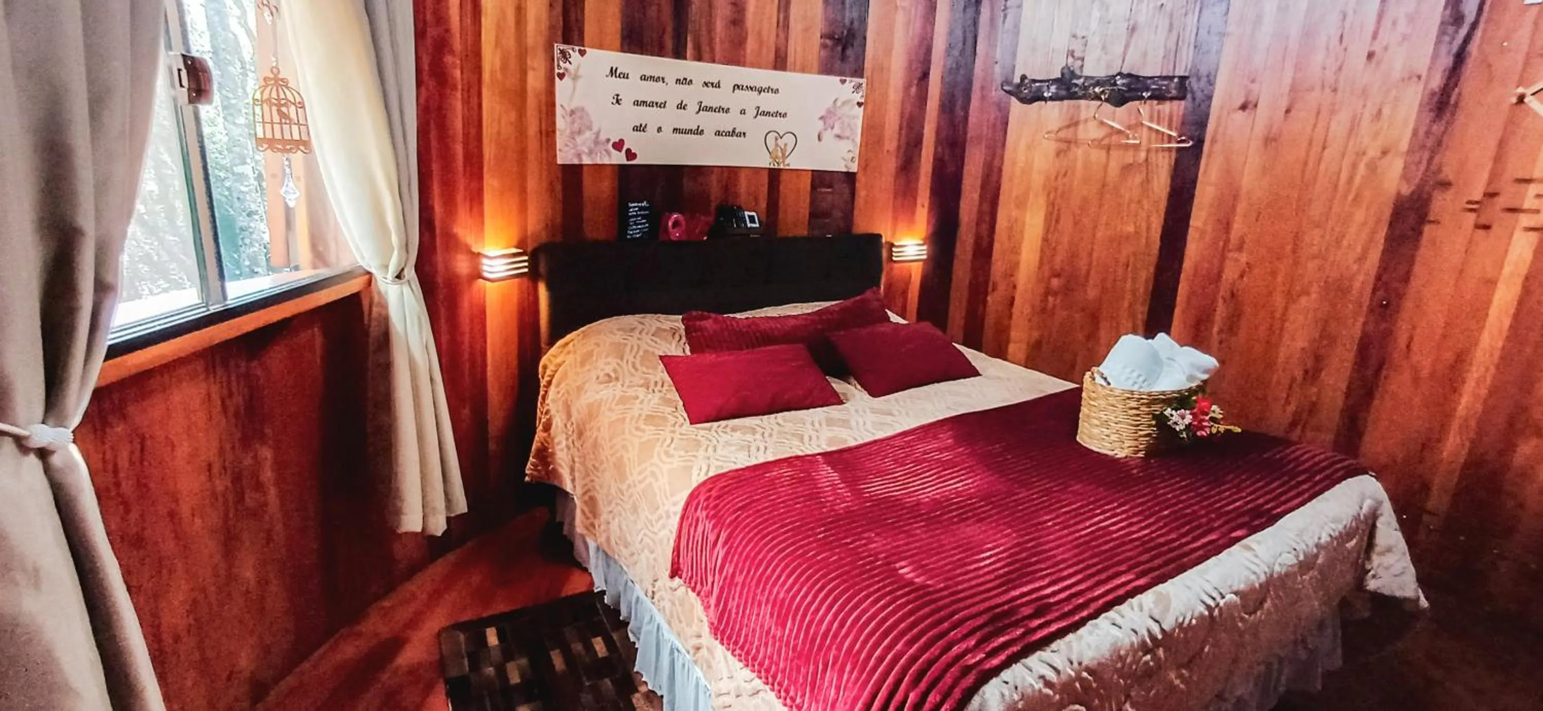 View (from property/room), Bed in Chalé Temático em Pipa de Vinho - Parada da Pipa Chalés