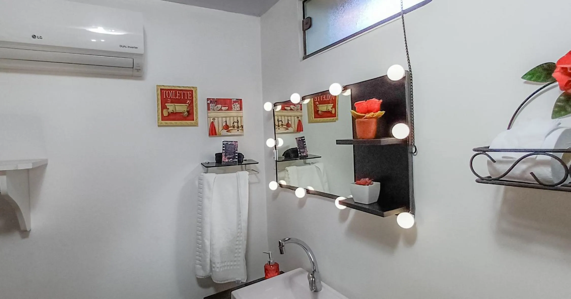 Bathroom in Chalé Temático em Pipa de Vinho - Parada da Pipa Chalés