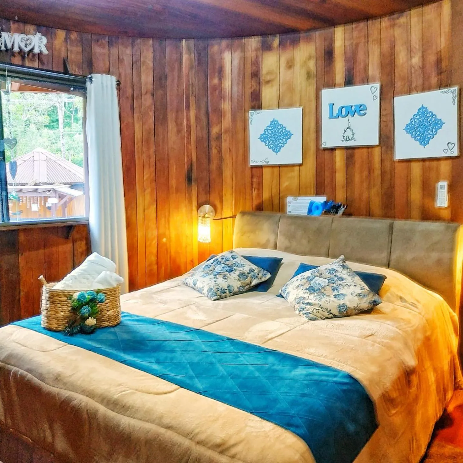 Bedroom, Bed in Chalé Temático em Pipa de Vinho - Parada da Pipa Chalés