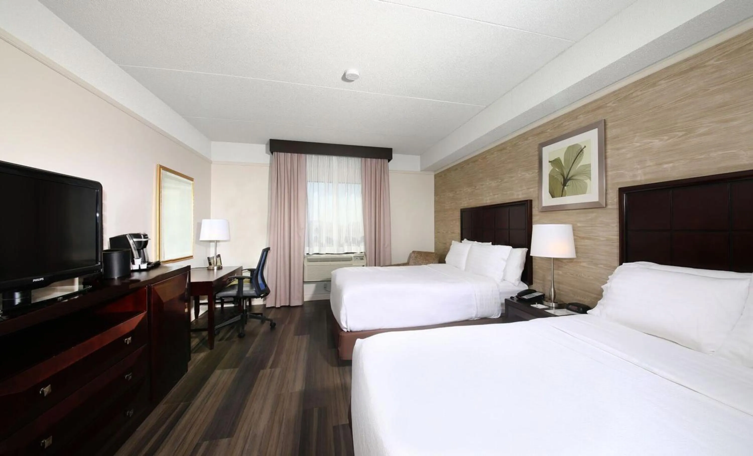 Photo of the whole room, Bed in Holiday Inn Windsor - Ambassador Bridge by IHG