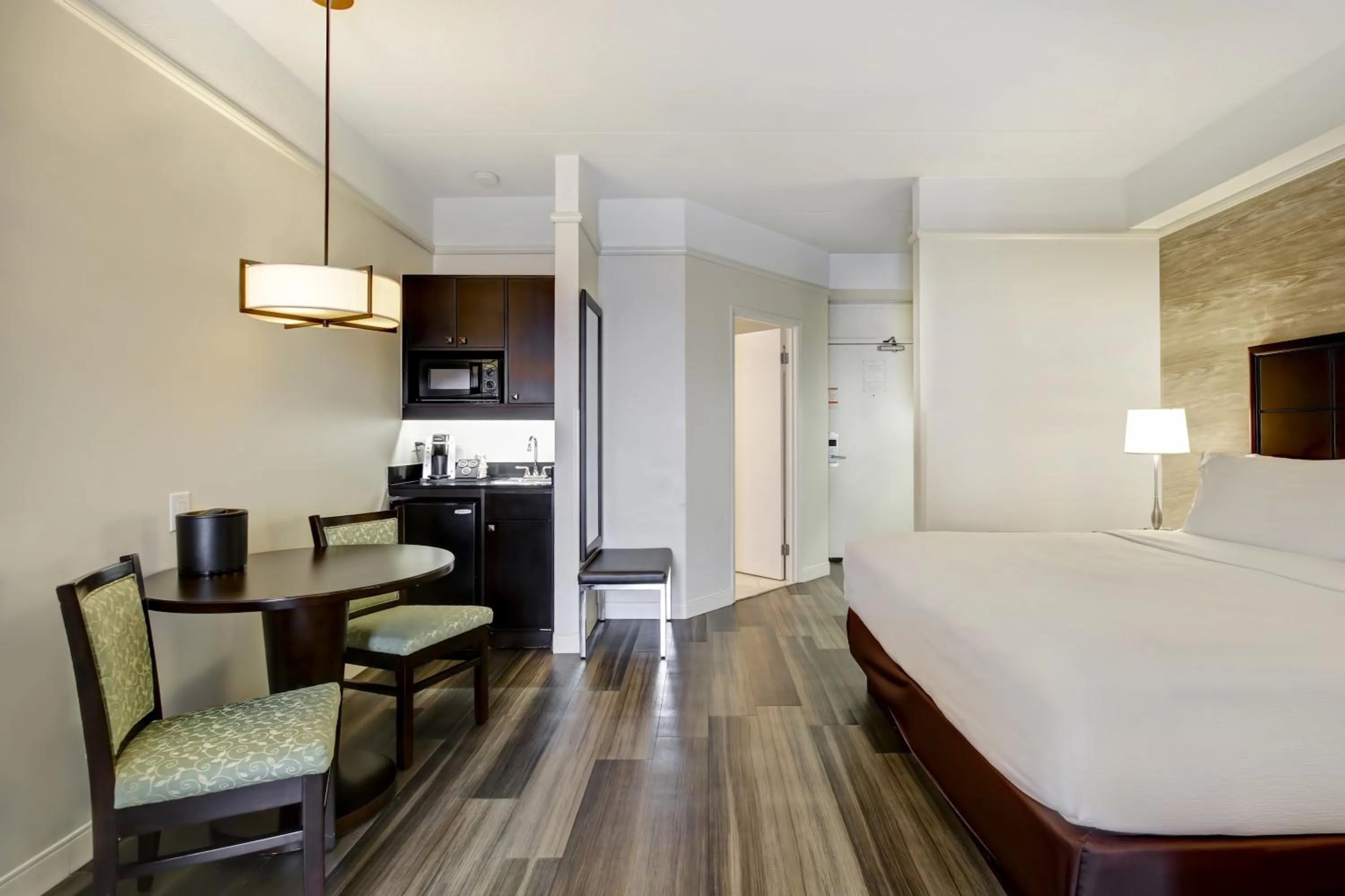 Photo of the whole room, Bed in Holiday Inn Windsor - Ambassador Bridge by IHG