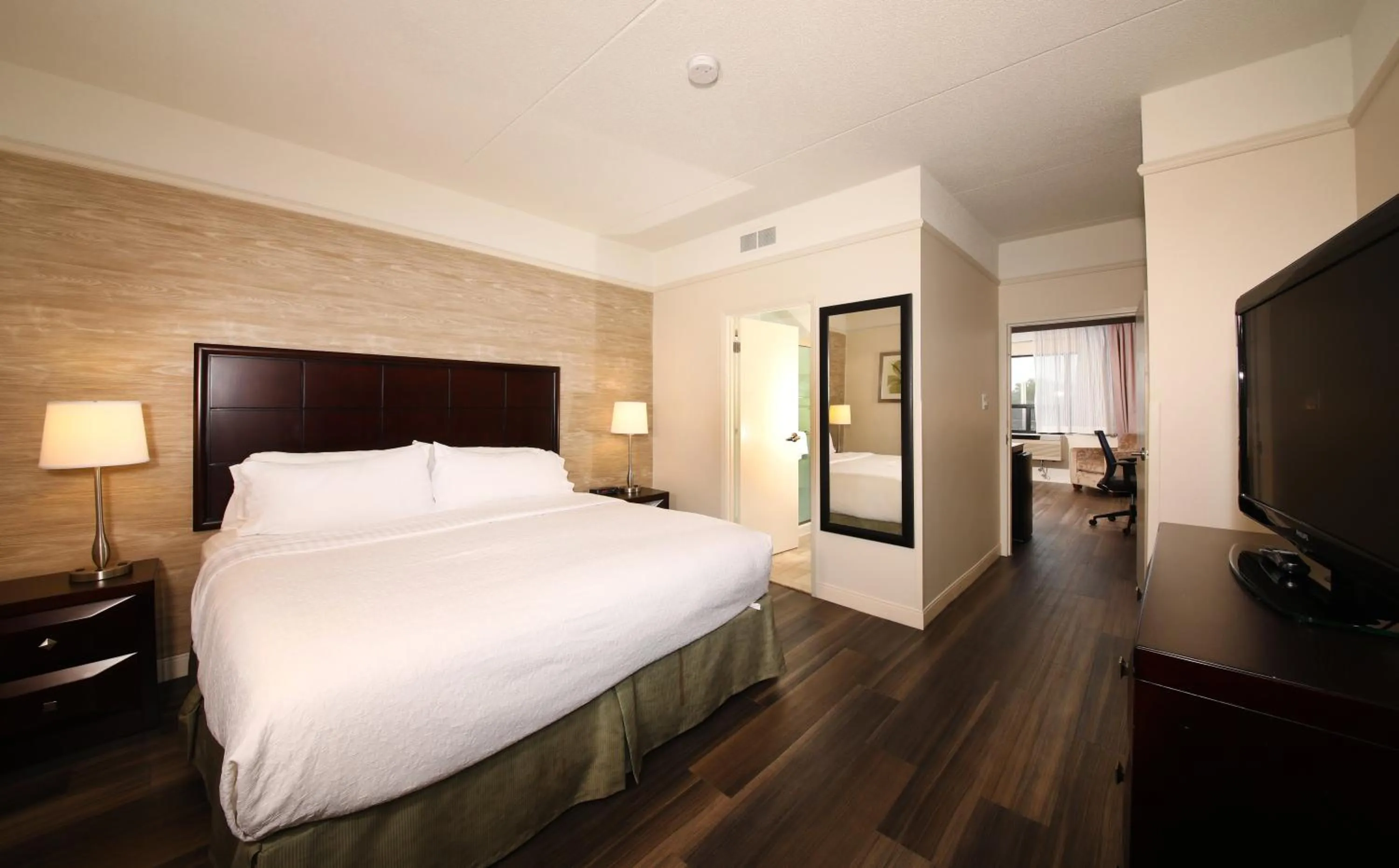 Photo of the whole room, Bed in Holiday Inn Windsor - Ambassador Bridge by IHG