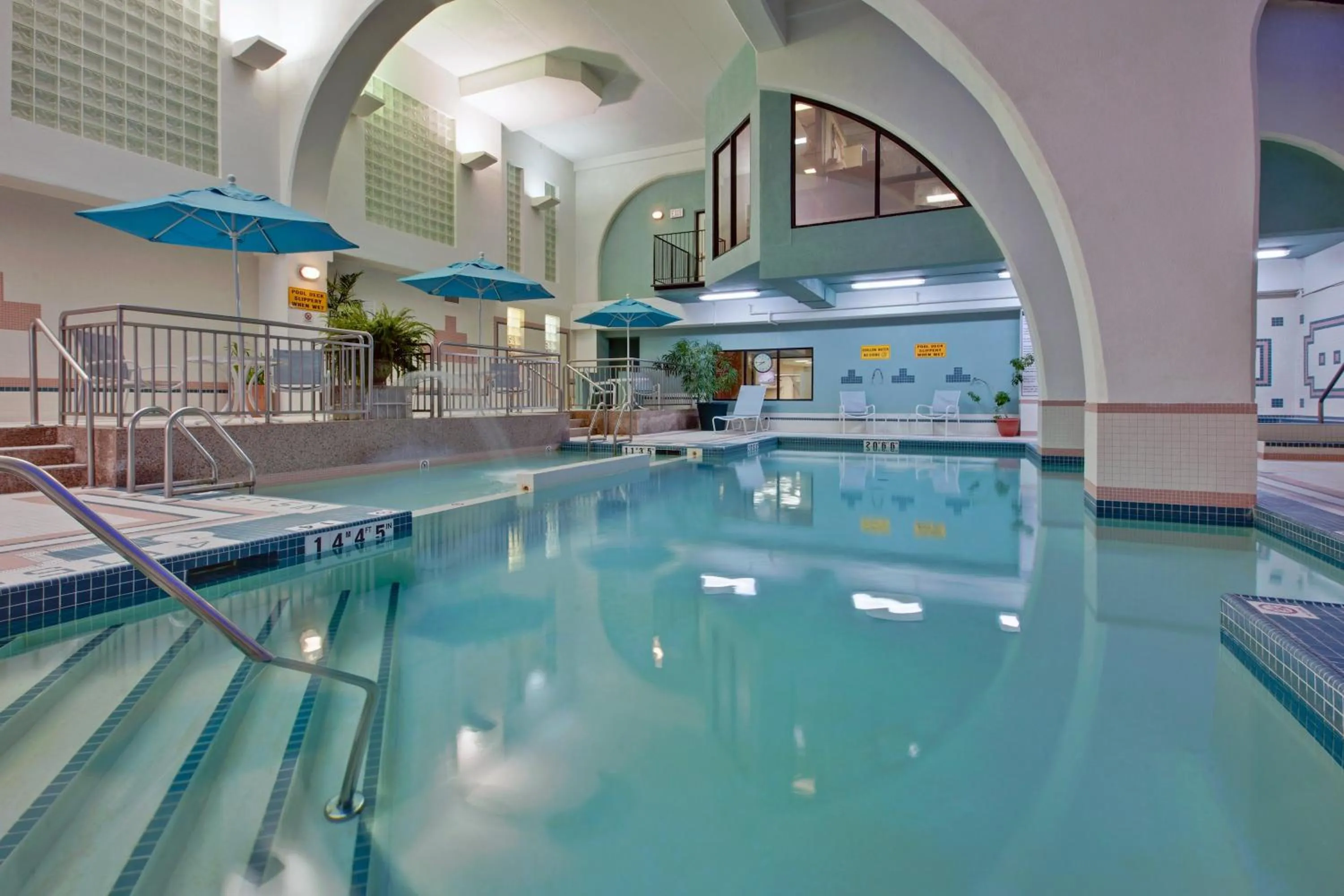 Swimming pool in Holiday Inn Windsor - Ambassador Bridge by IHG