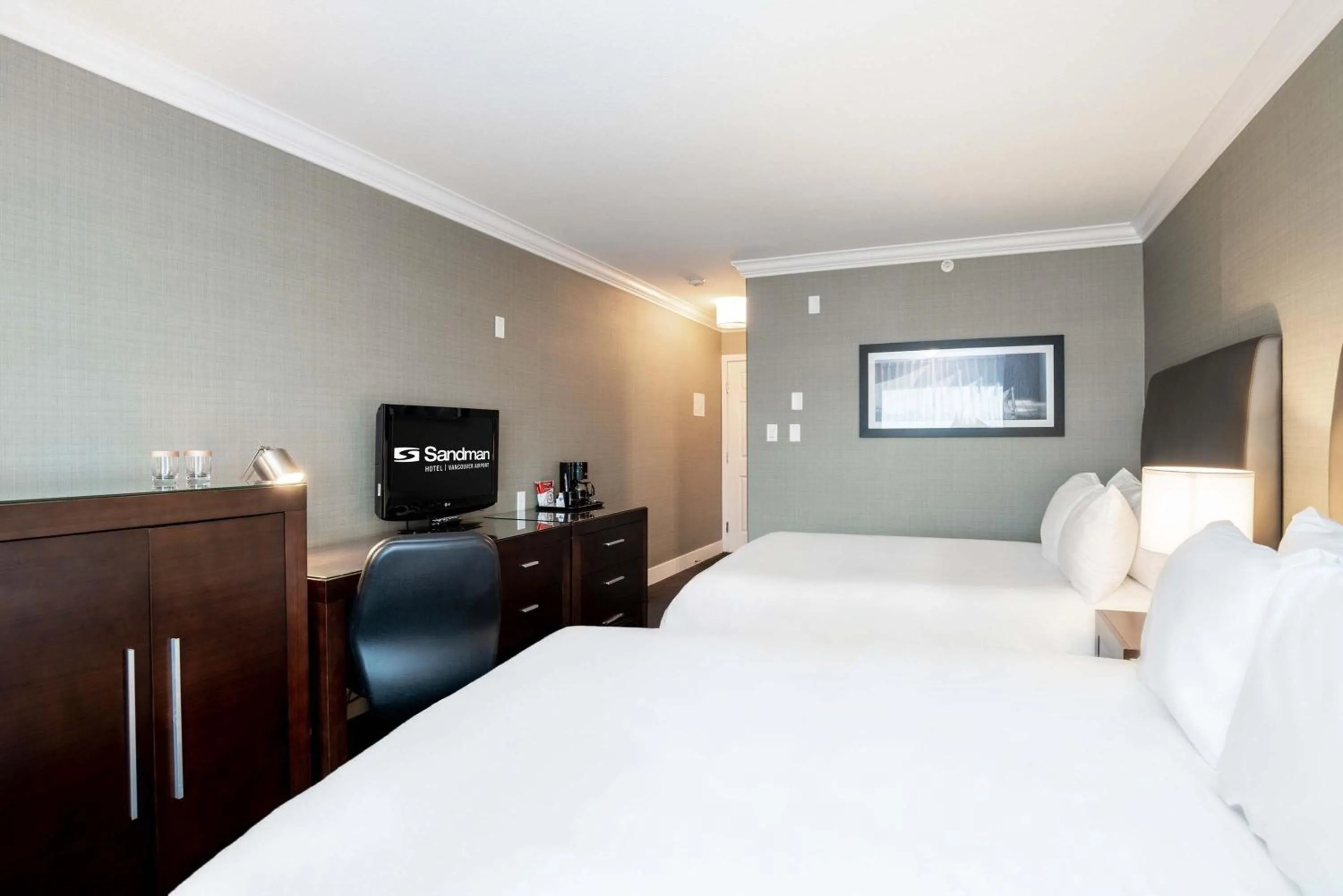 Photo of the whole room, Bed in Sandman Hotel Vancouver Airport