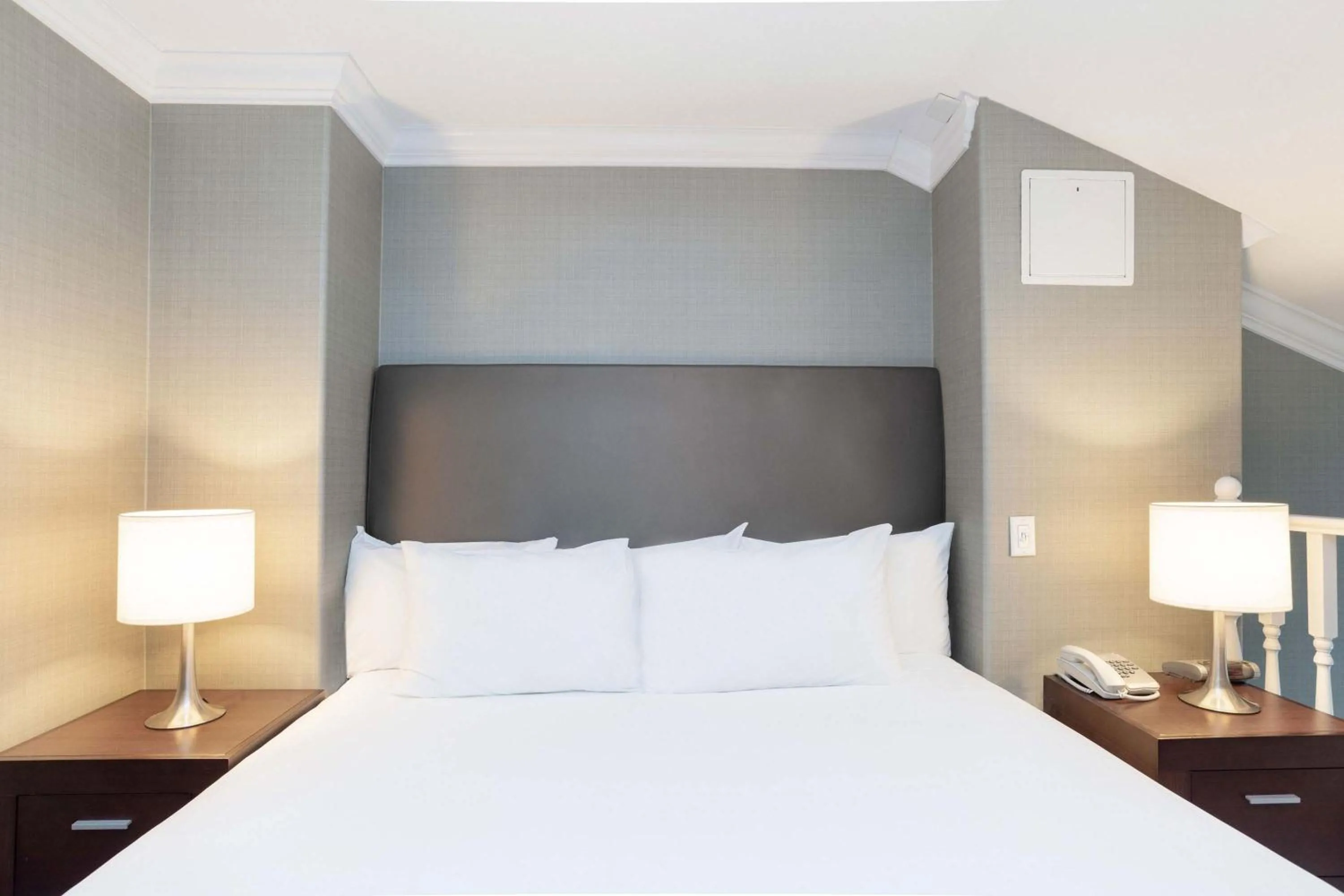 Photo of the whole room, Bed in Sandman Hotel Vancouver Airport