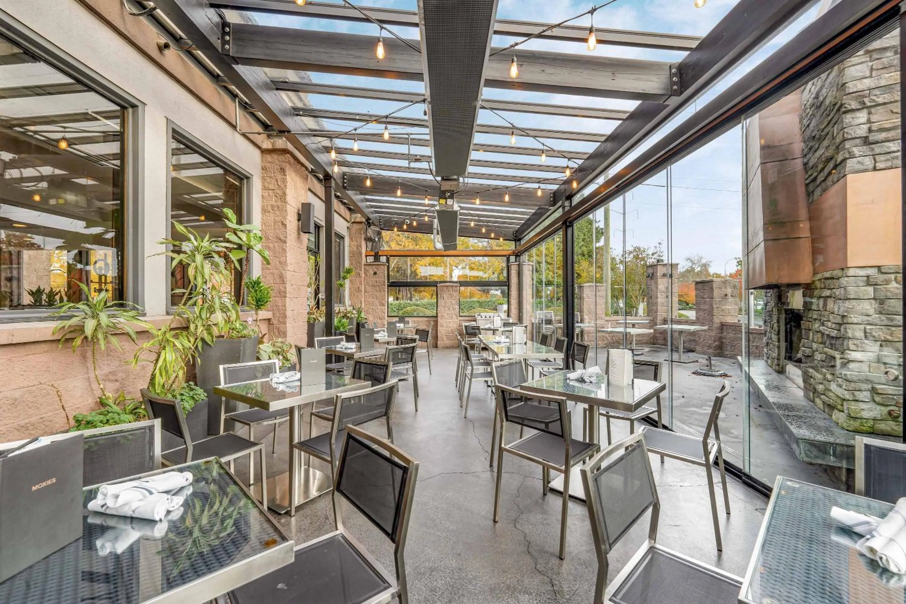 Restaurant/places to eat in Sandman Hotel Vancouver Airport