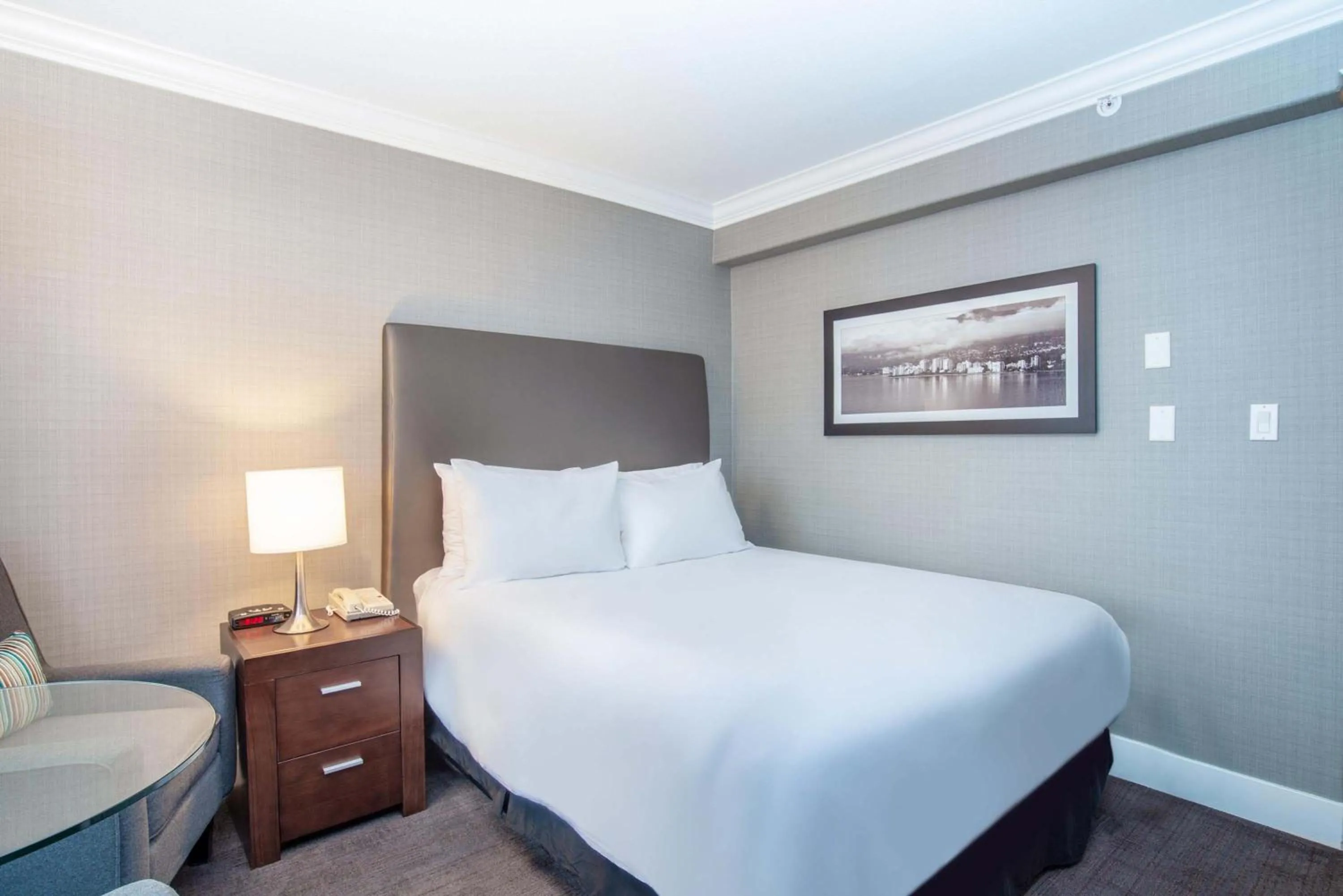 Photo of the whole room, Bed in Sandman Hotel Vancouver Airport