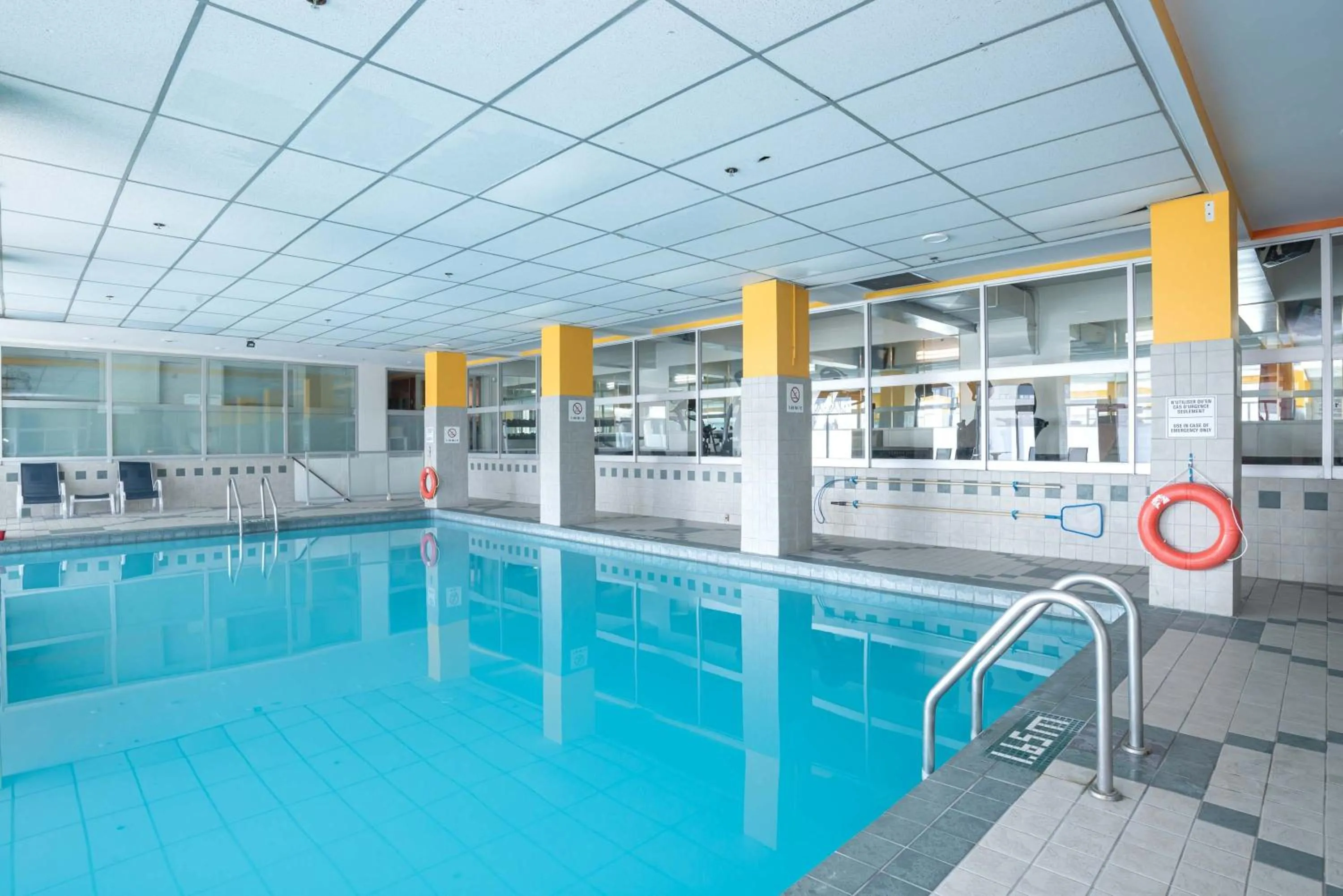 Swimming pool in Sandman Hotel Montreal - Longueuil