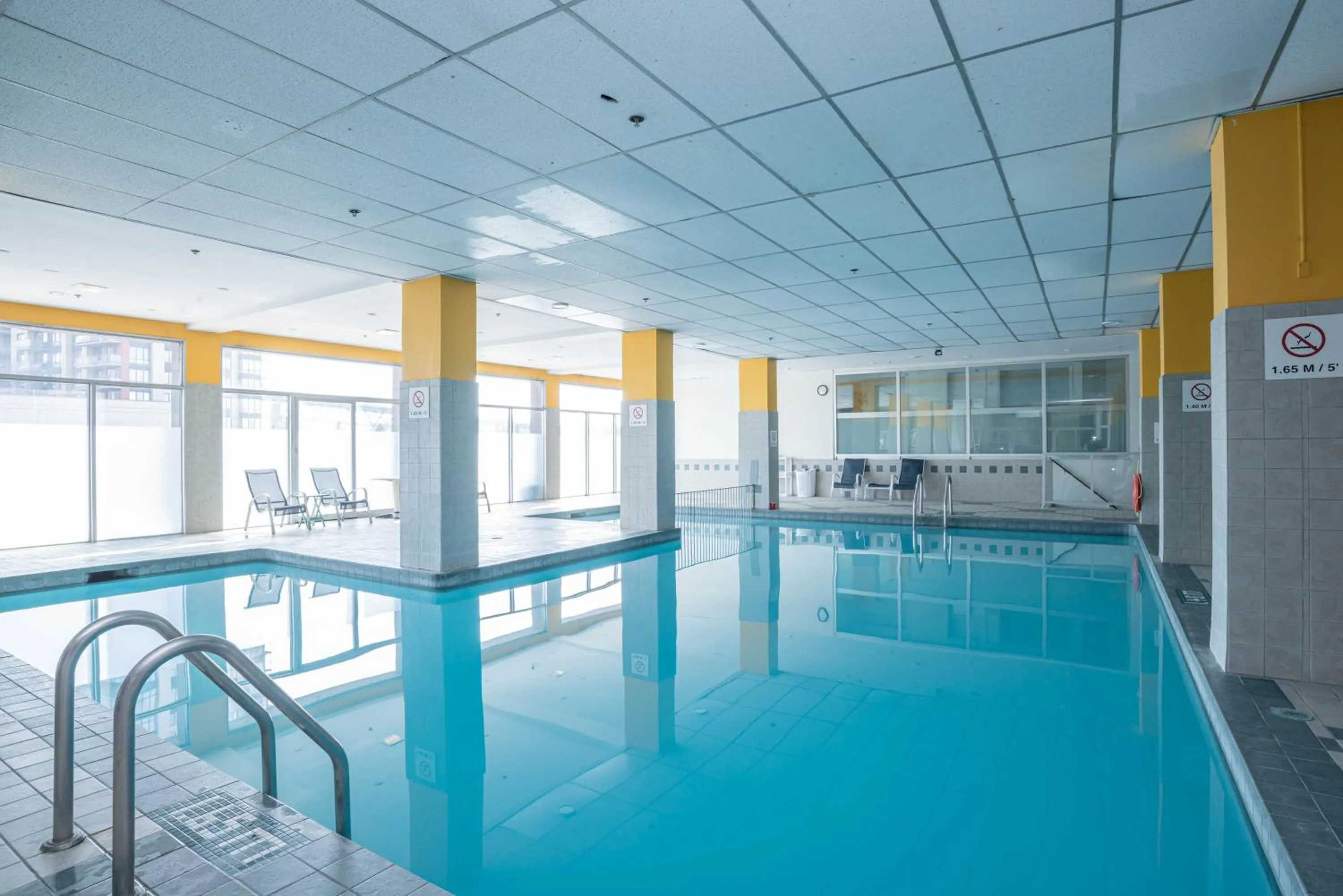 Swimming pool in Sandman Hotel Montreal - Longueuil
