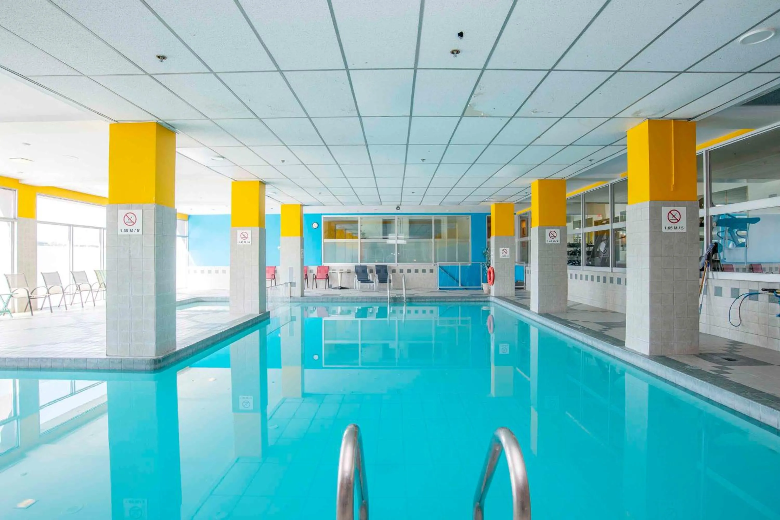 Swimming pool in Sandman Hotel Montreal - Longueuil