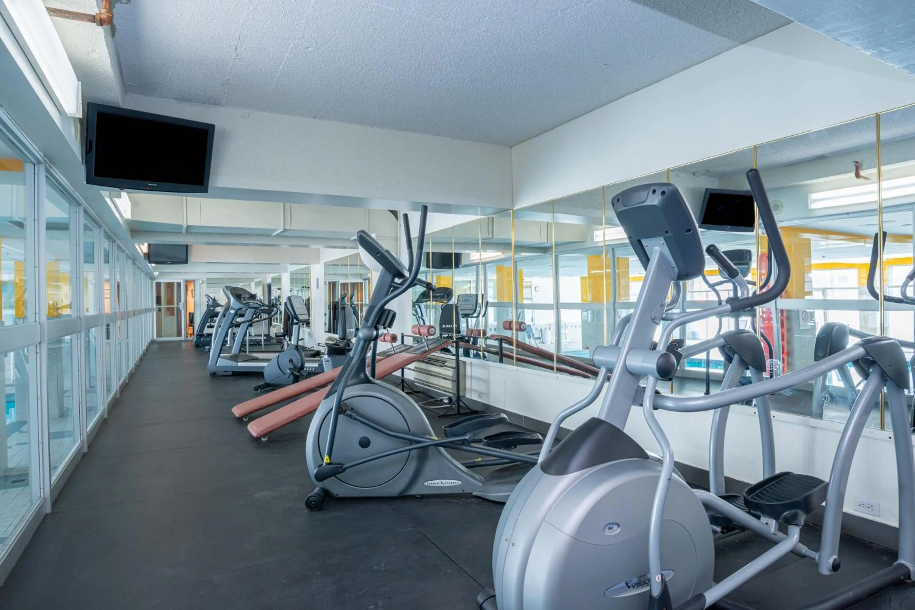 Fitness centre/facilities in Sandman Hotel Montreal - Longueuil