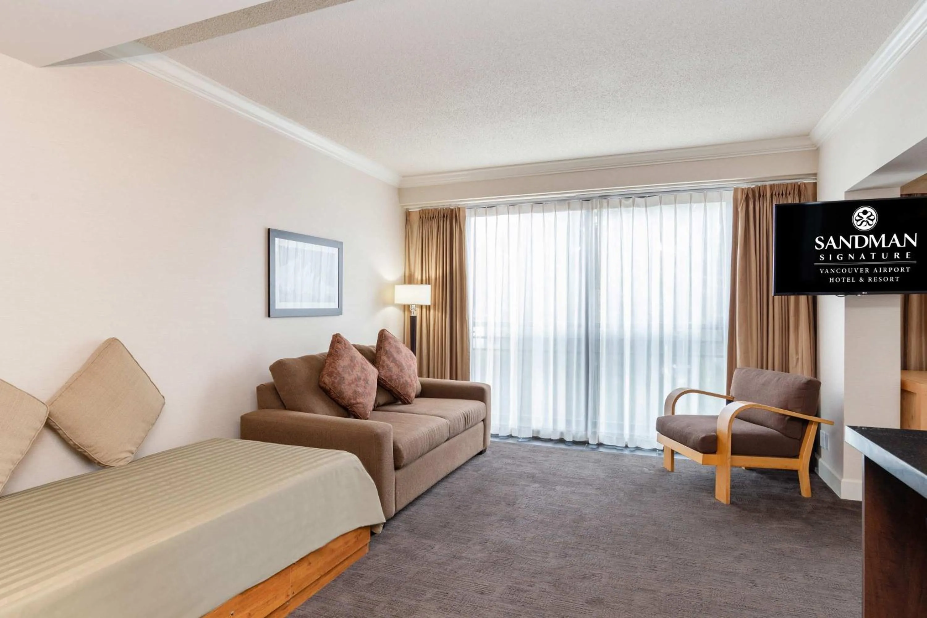 Photo of the whole room in Sandman Signature Vancouver Airport Hotel & Resort