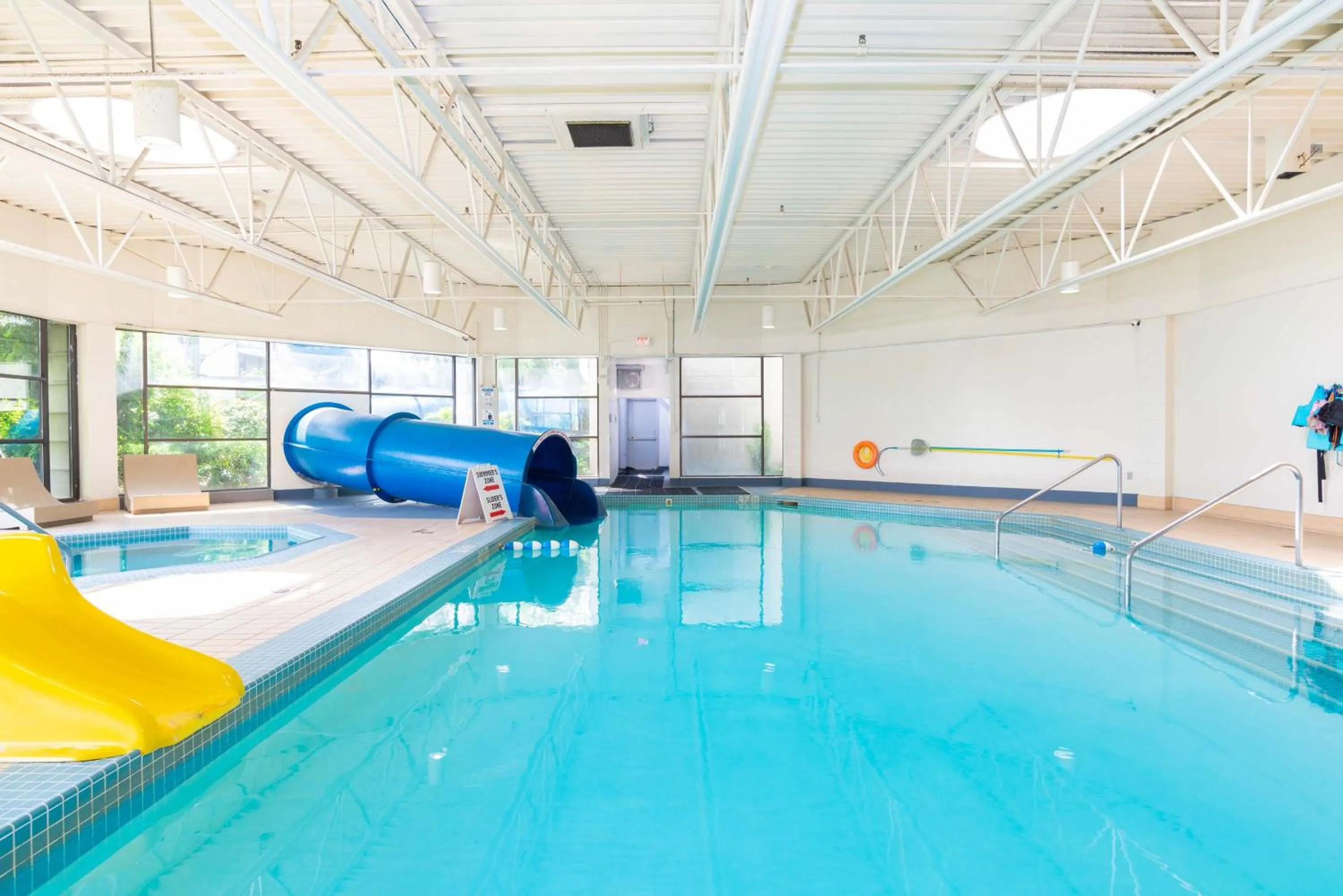 Swimming pool in Sandman Signature Vancouver Airport Hotel & Resort