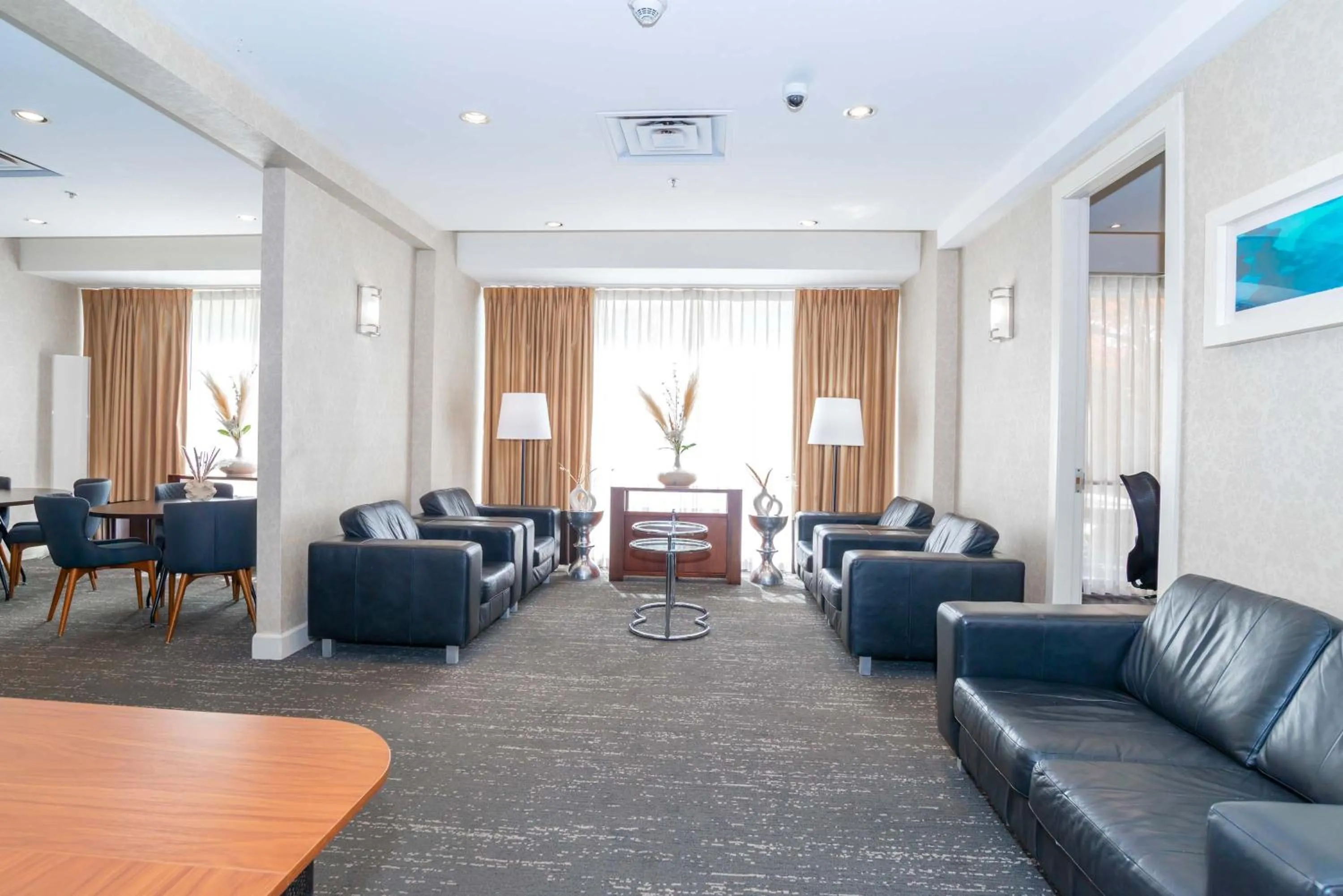 Lounge or bar in Sandman Signature Vancouver Airport Hotel & Resort