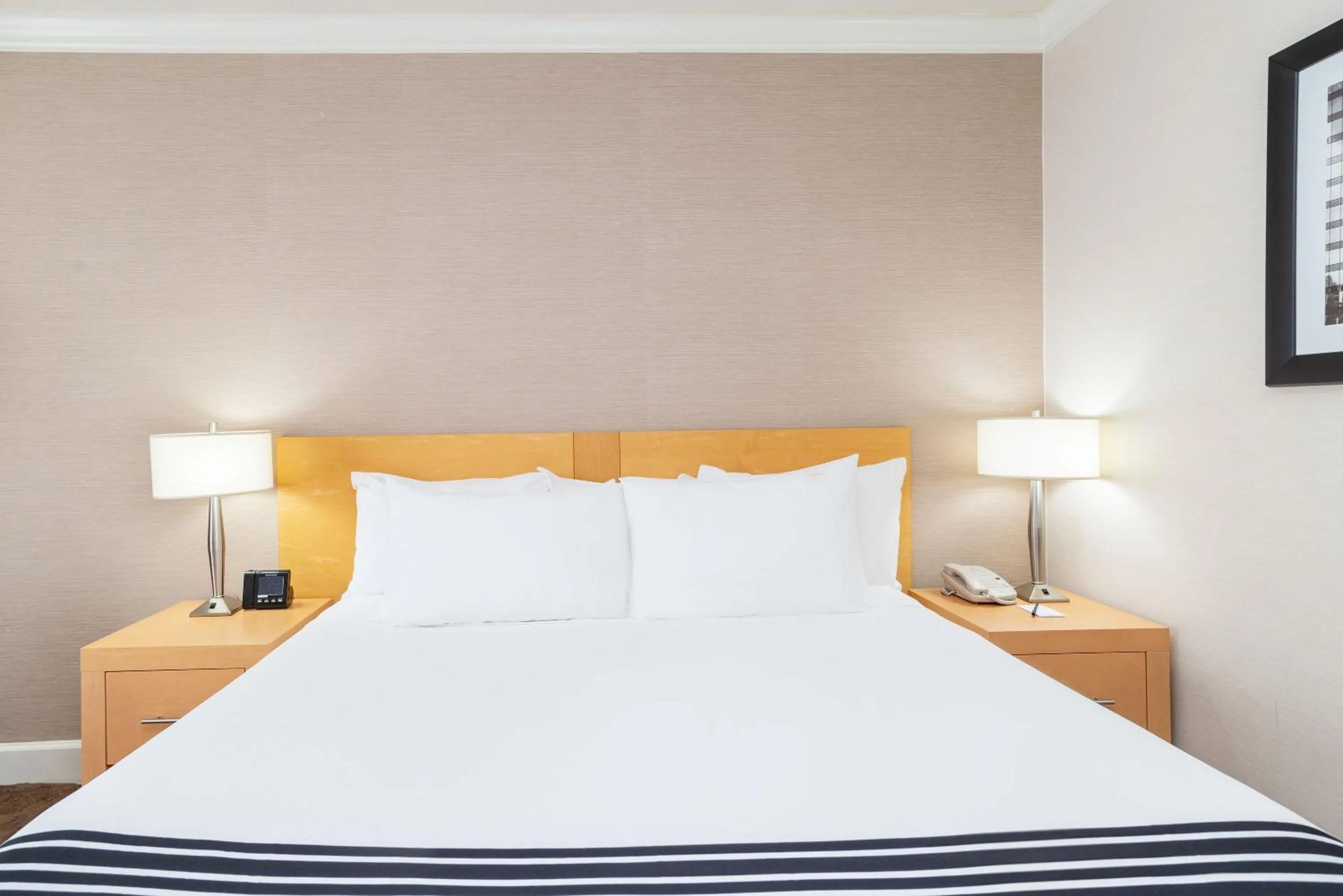 Photo of the whole room, Bed in Sandman Signature Vancouver Airport Hotel & Resort