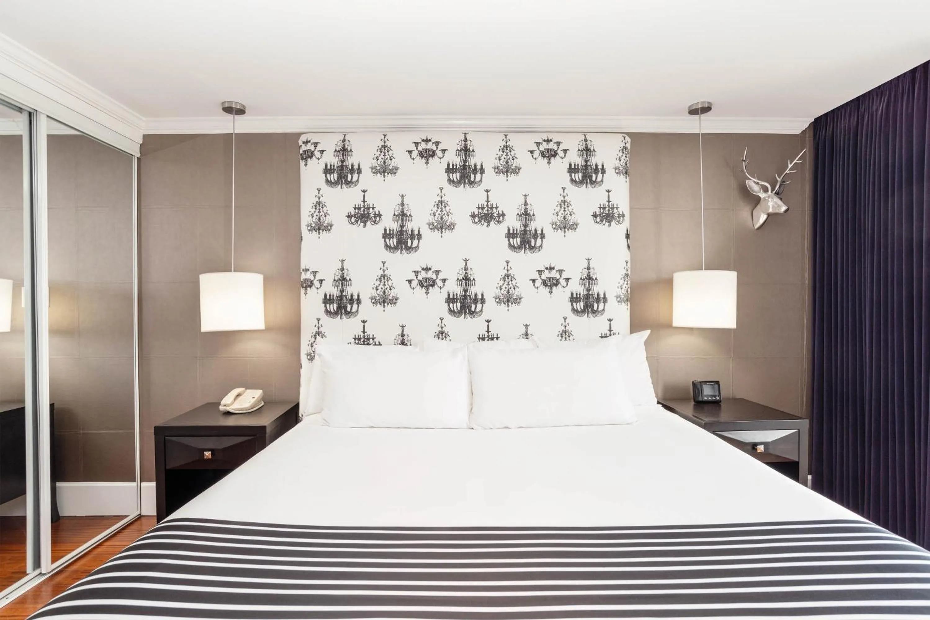 Photo of the whole room, Bed in Sandman Signature Vancouver Airport Hotel & Resort