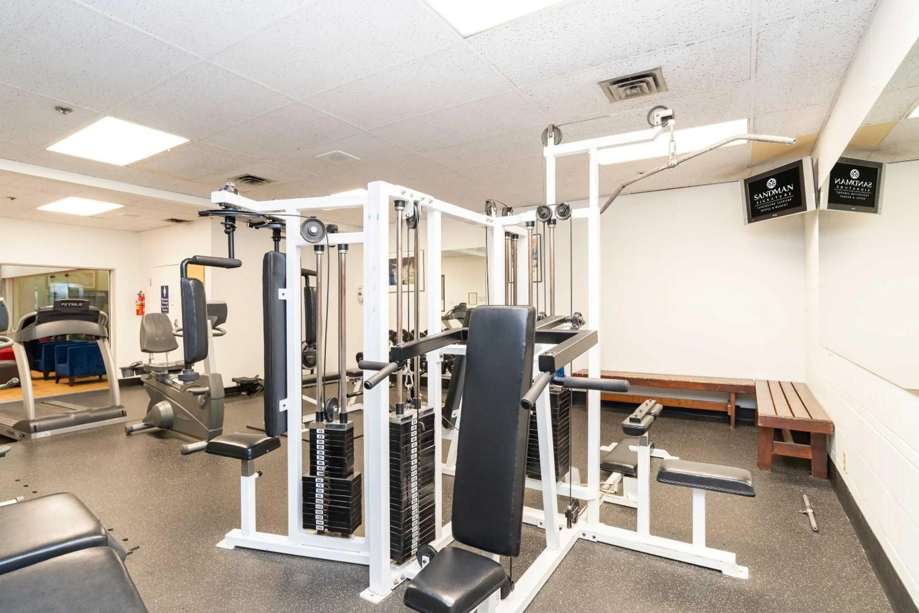 Fitness centre/facilities in Sandman Signature Vancouver Airport Hotel & Resort