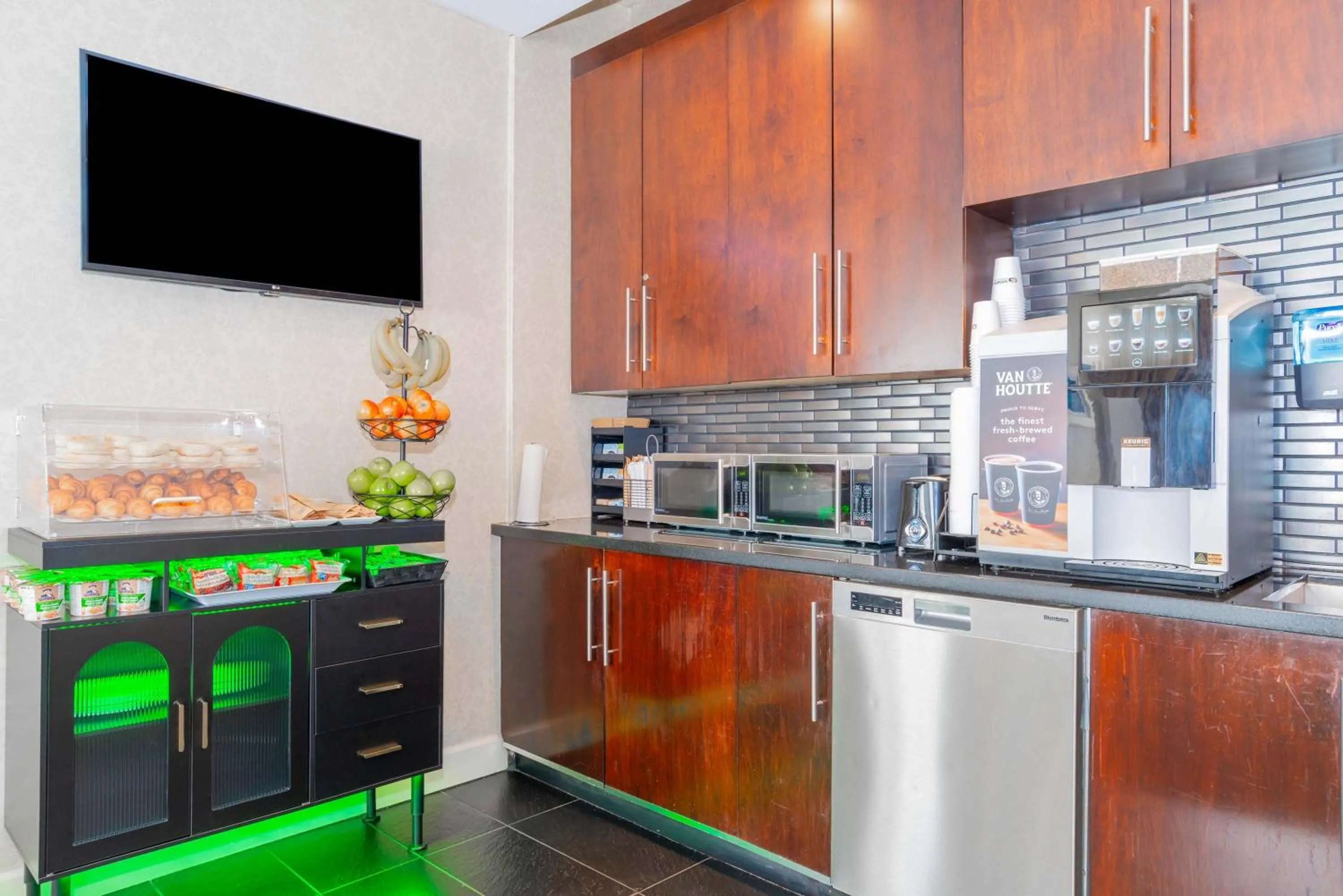 Lounge or bar in Sandman Signature Vancouver Airport Hotel & Resort