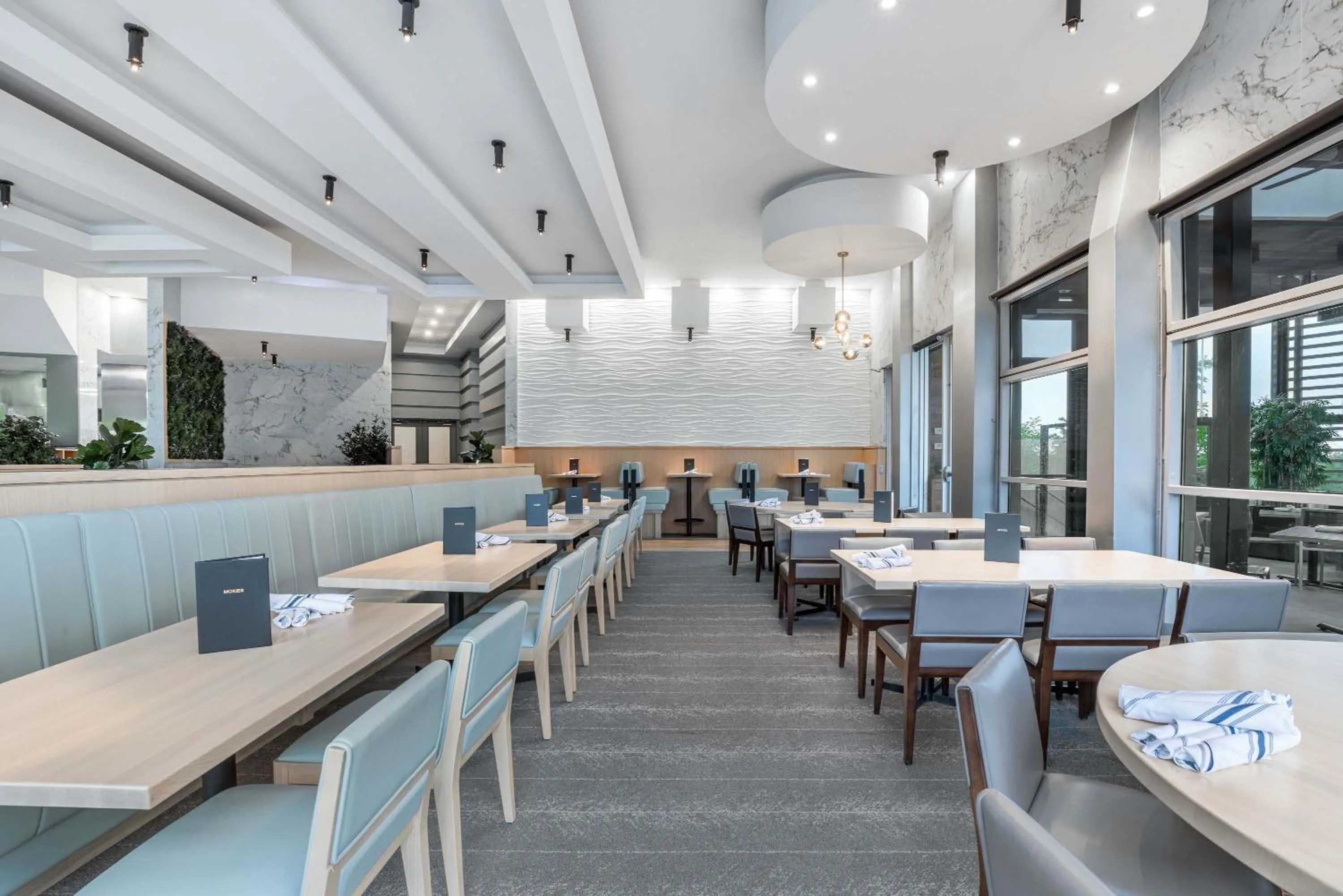 Restaurant/places to eat in Sandman Signature Toronto Airport Hotel