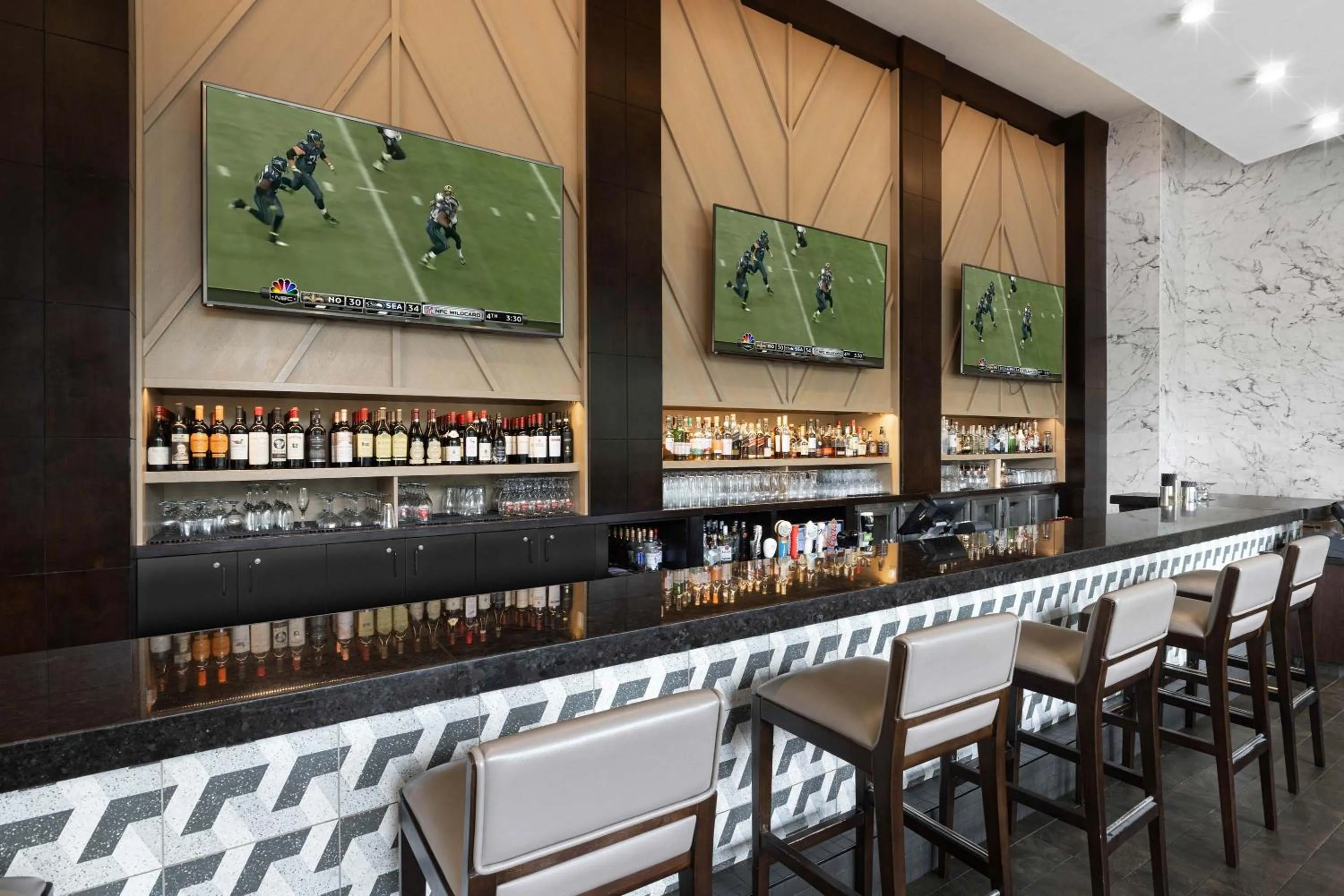 Restaurant/places to eat in Sandman Signature Toronto Airport Hotel