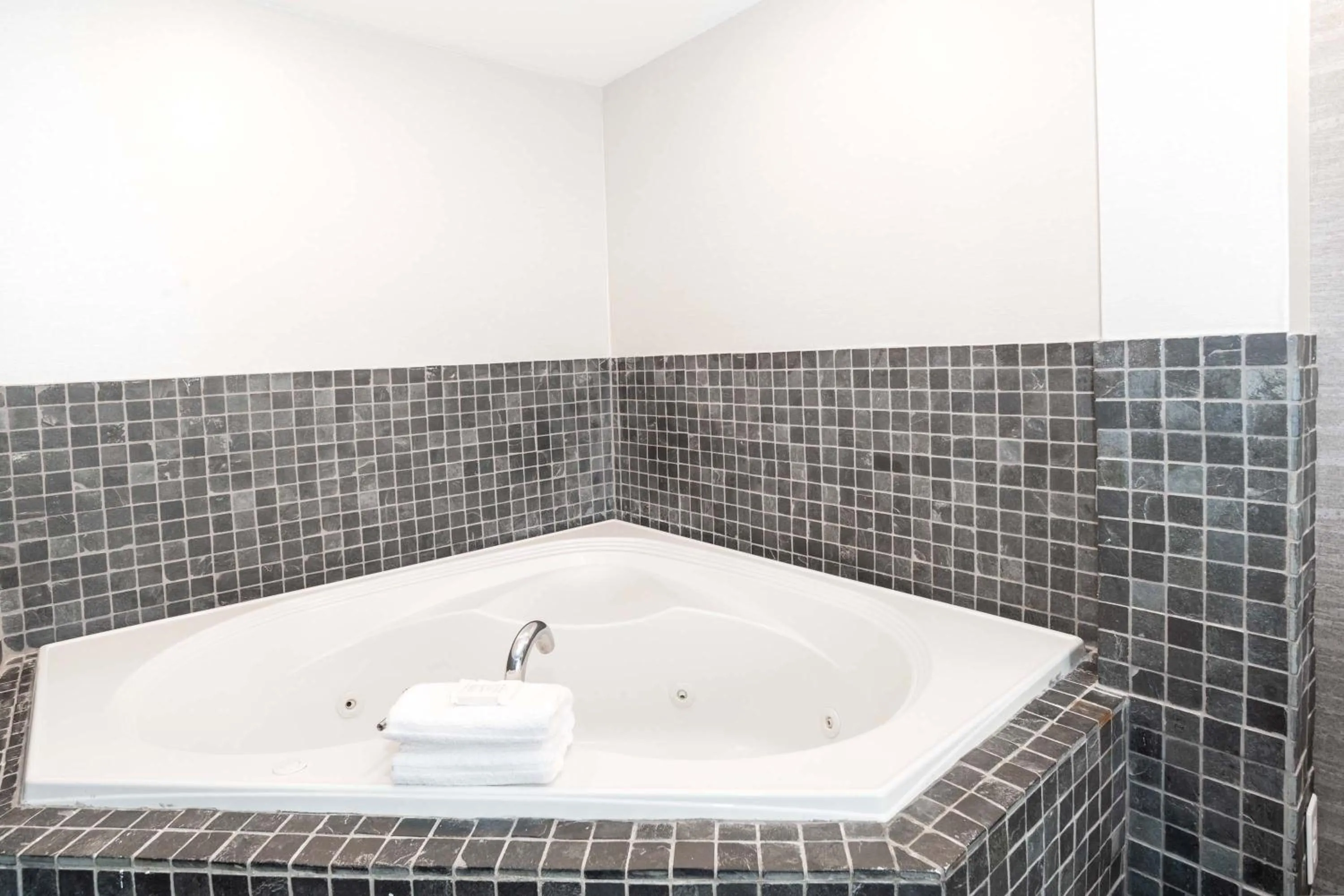 Spa and wellness centre/facilities in Sandman Signature Toronto Airport Hotel