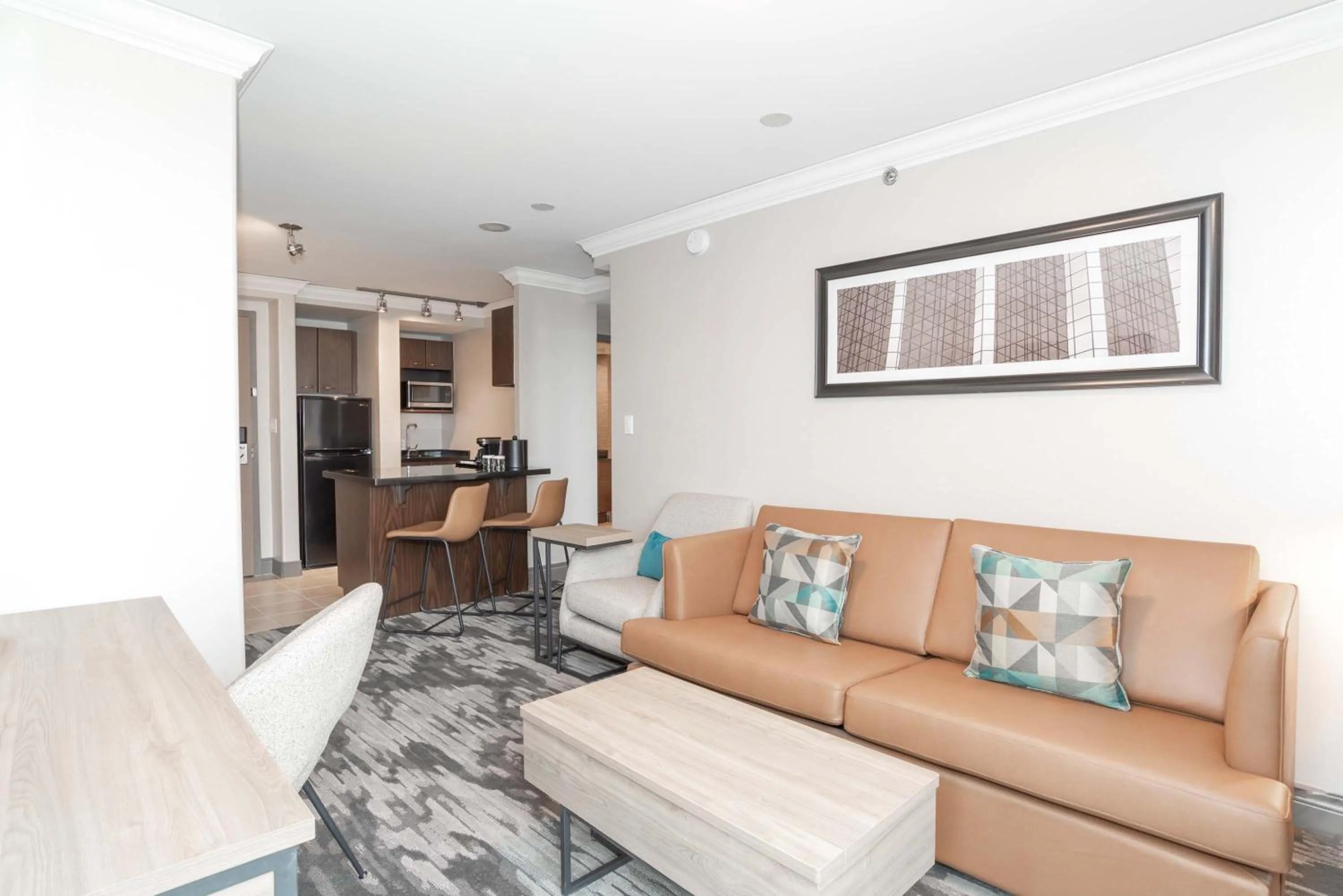 Photo of the whole room in Sandman Signature Toronto Airport Hotel