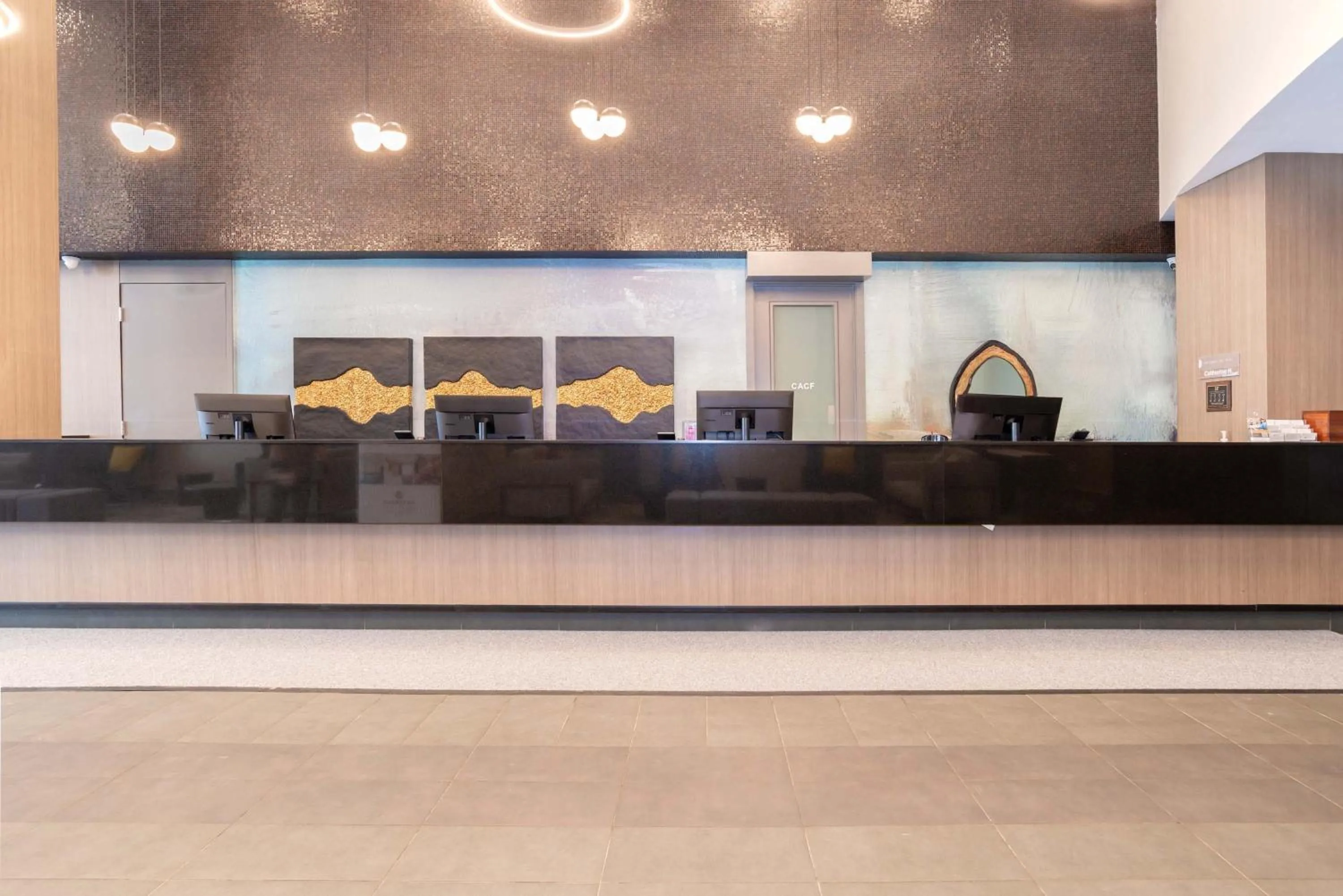 Facade/entrance in Sandman Signature Toronto Airport Hotel