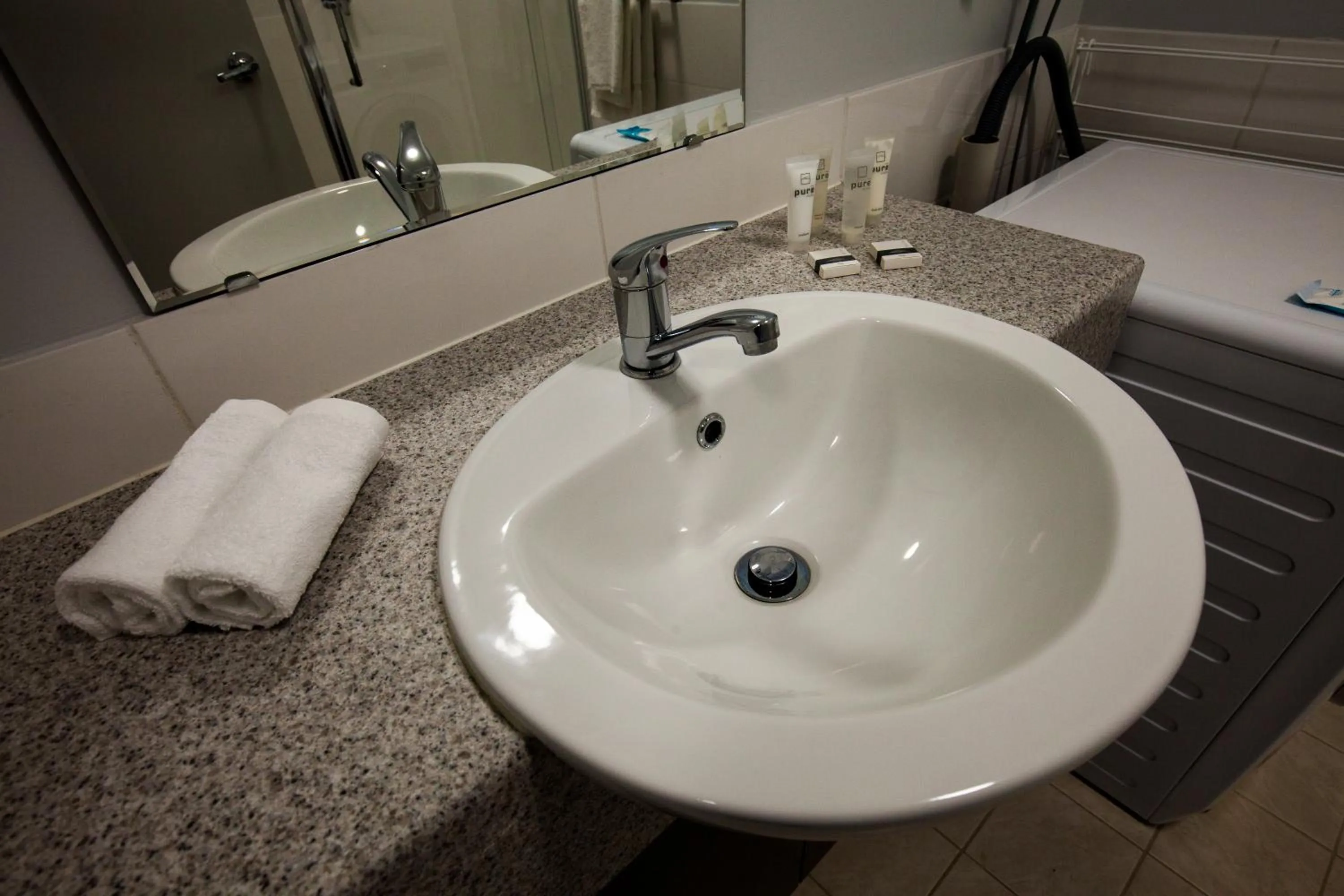 Bathroom in Beadon Bay Hotel