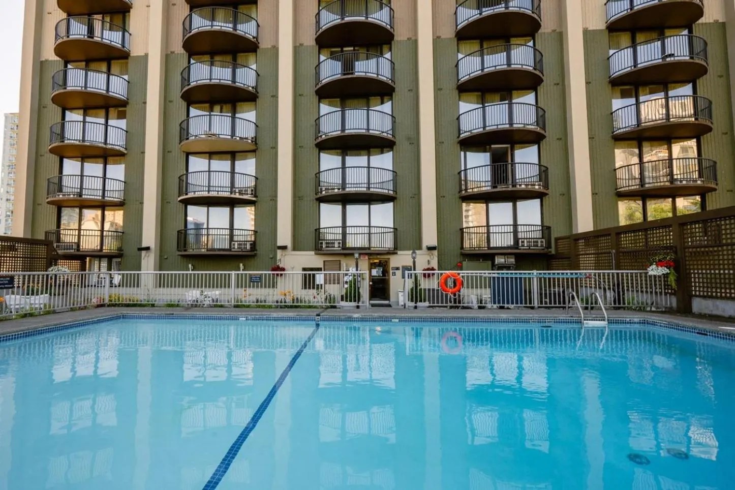 Swimming pool in Sandman Suites Vancouver on Davie