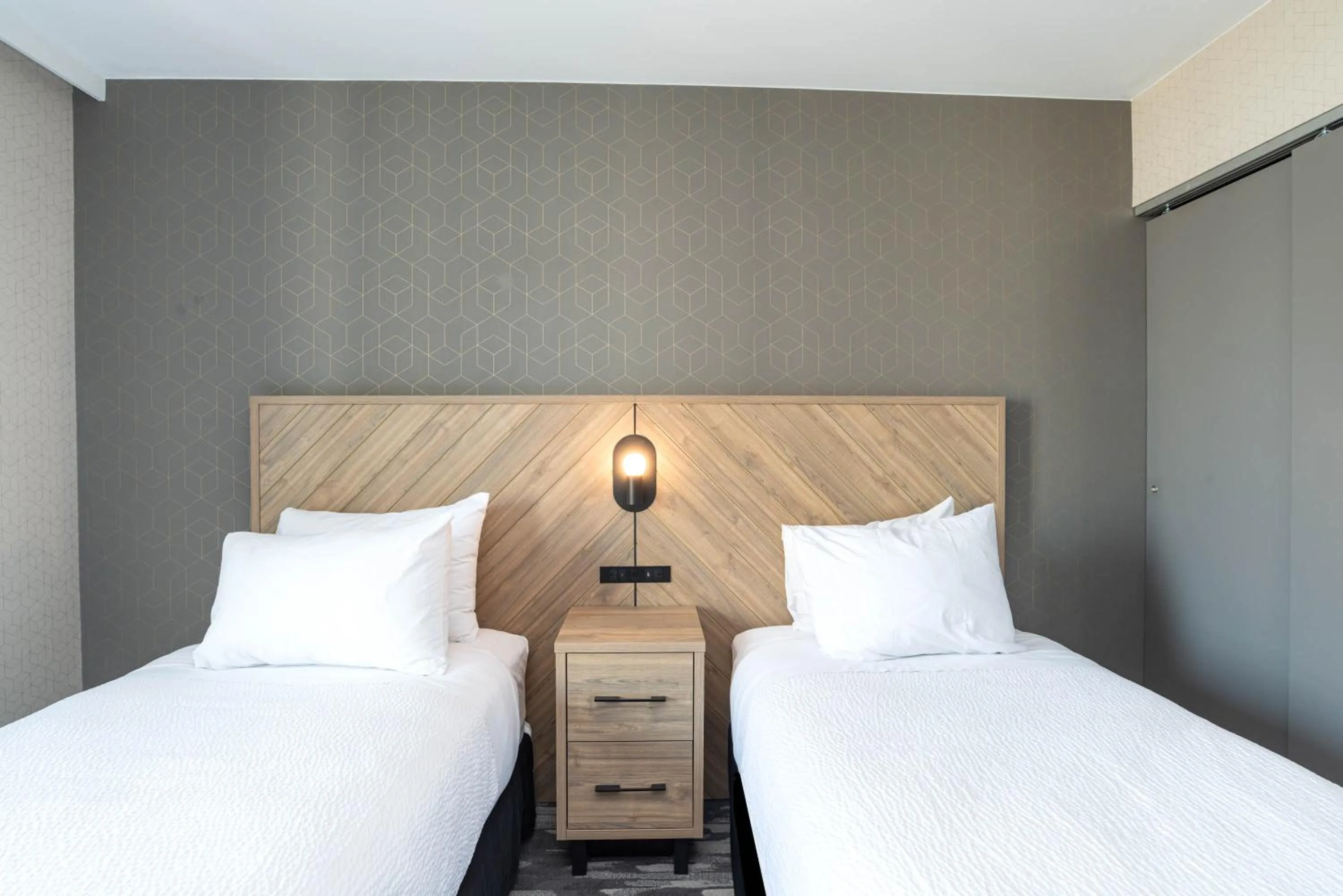 Photo of the whole room, Bed in Sandman Suites Vancouver on Davie